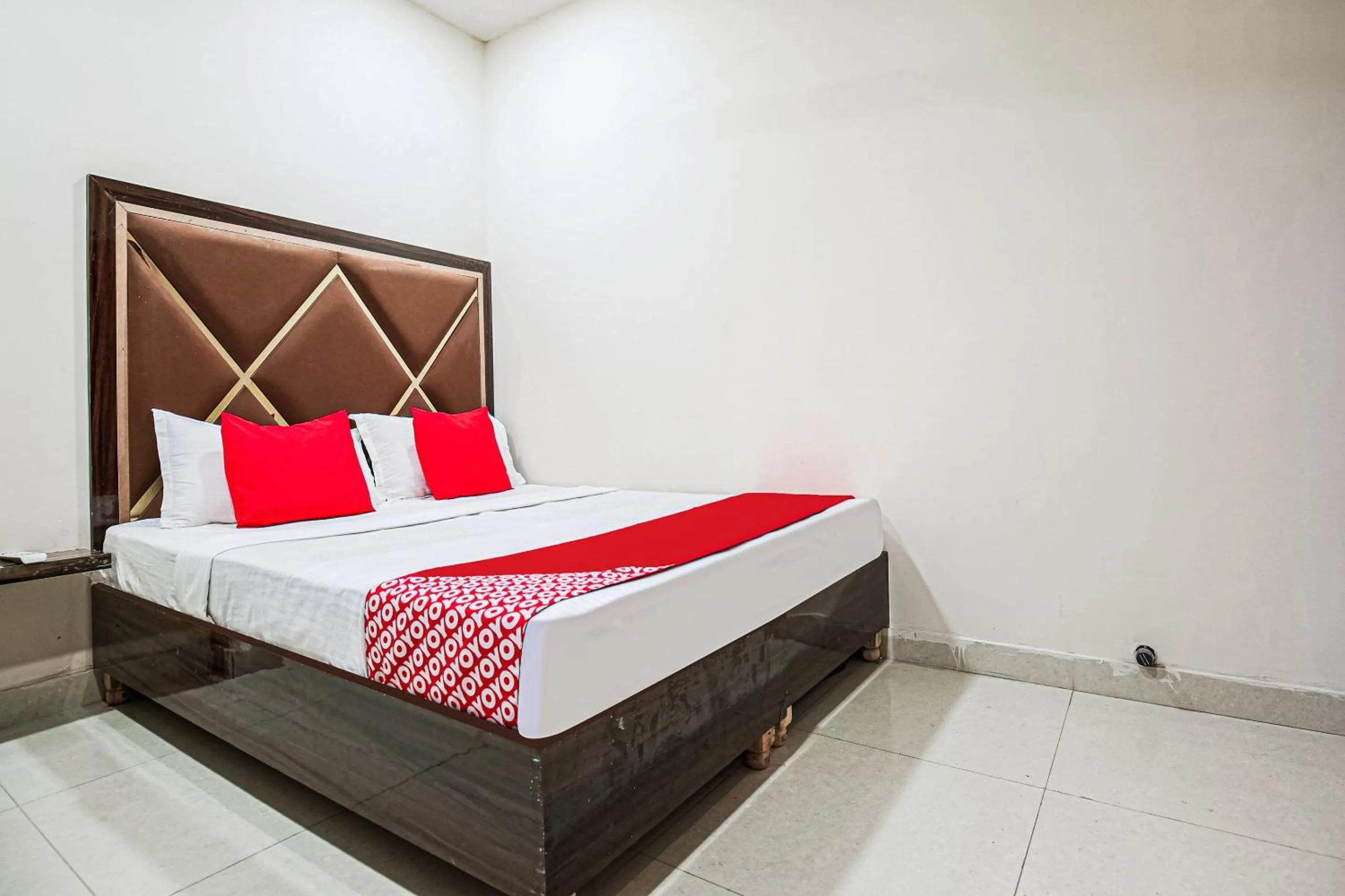 Bedroom, Bed in Hotel O Sunrise