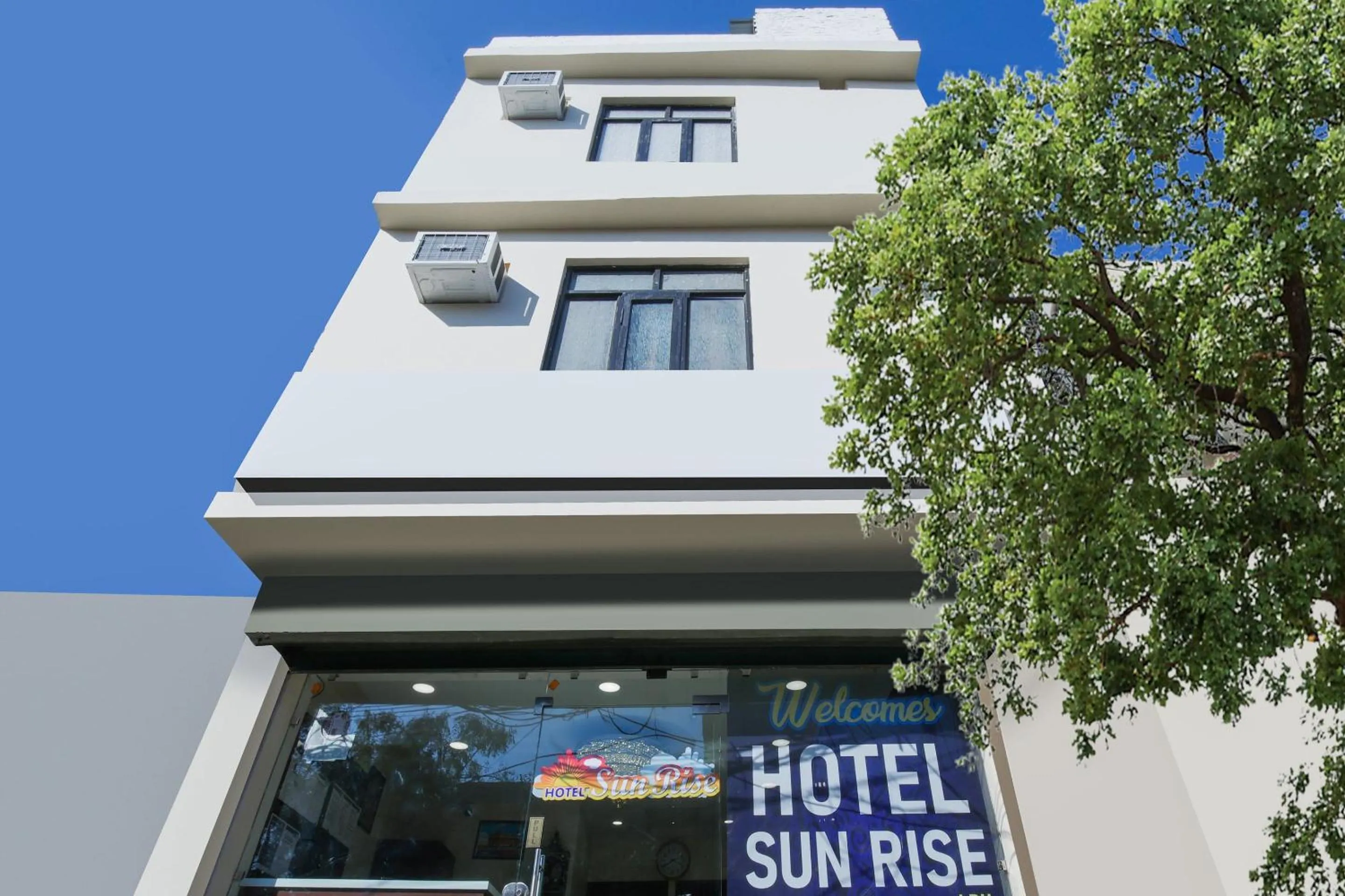 Facade/entrance in Hotel O Sunrise