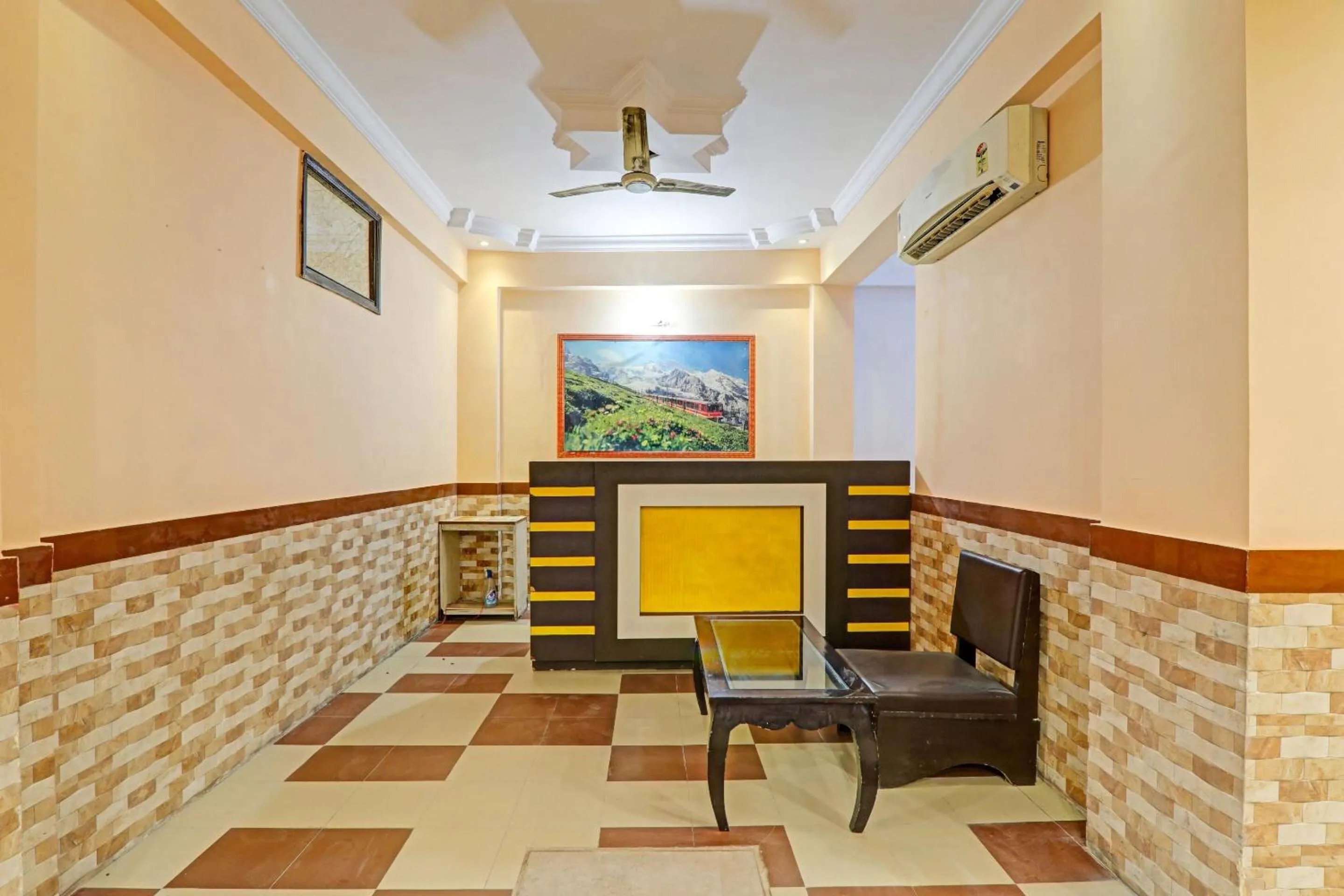 Lobby or reception in Super Capital O Townhouse Govinda Royal