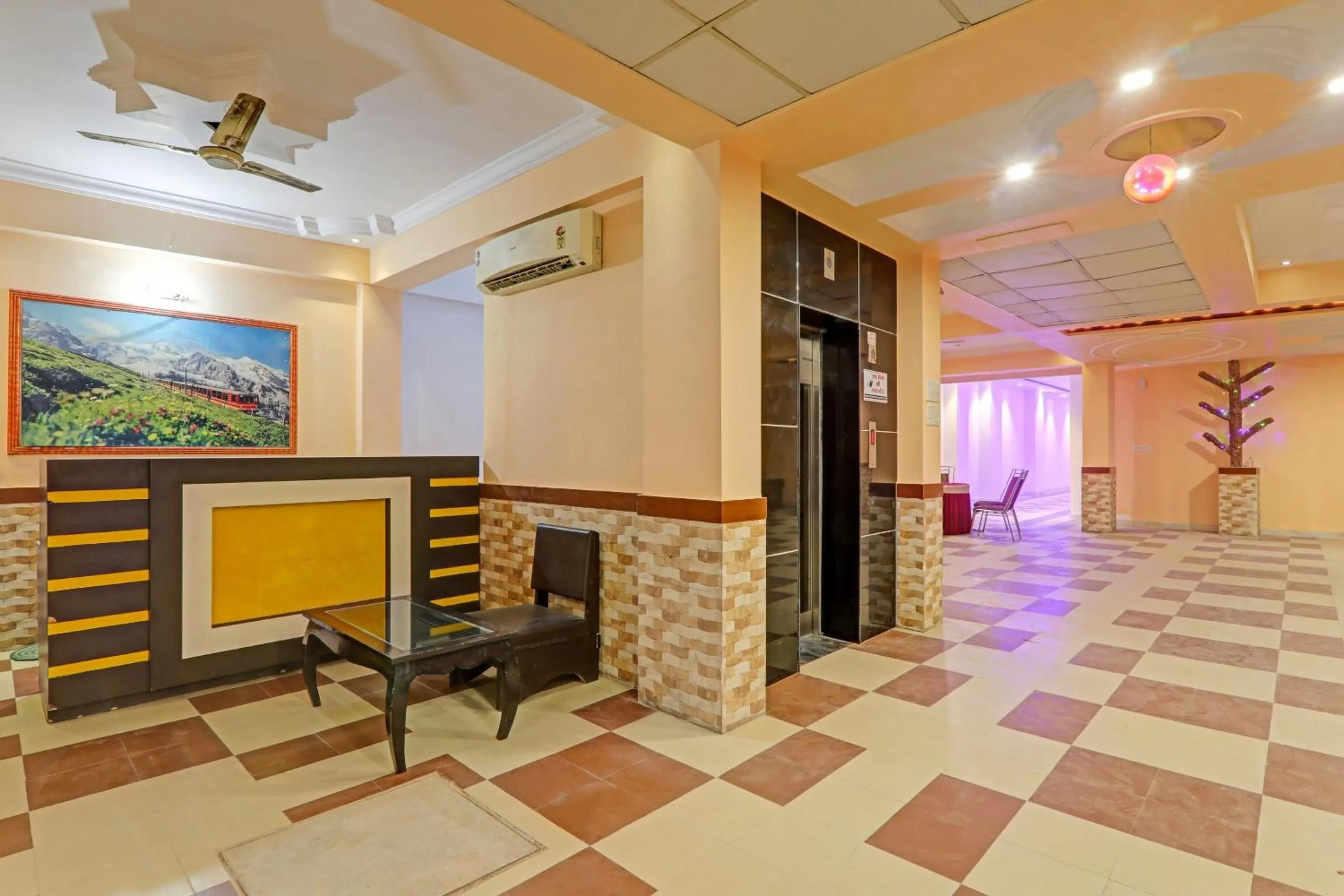 Lobby or reception in Super Capital O Townhouse Govinda Royal