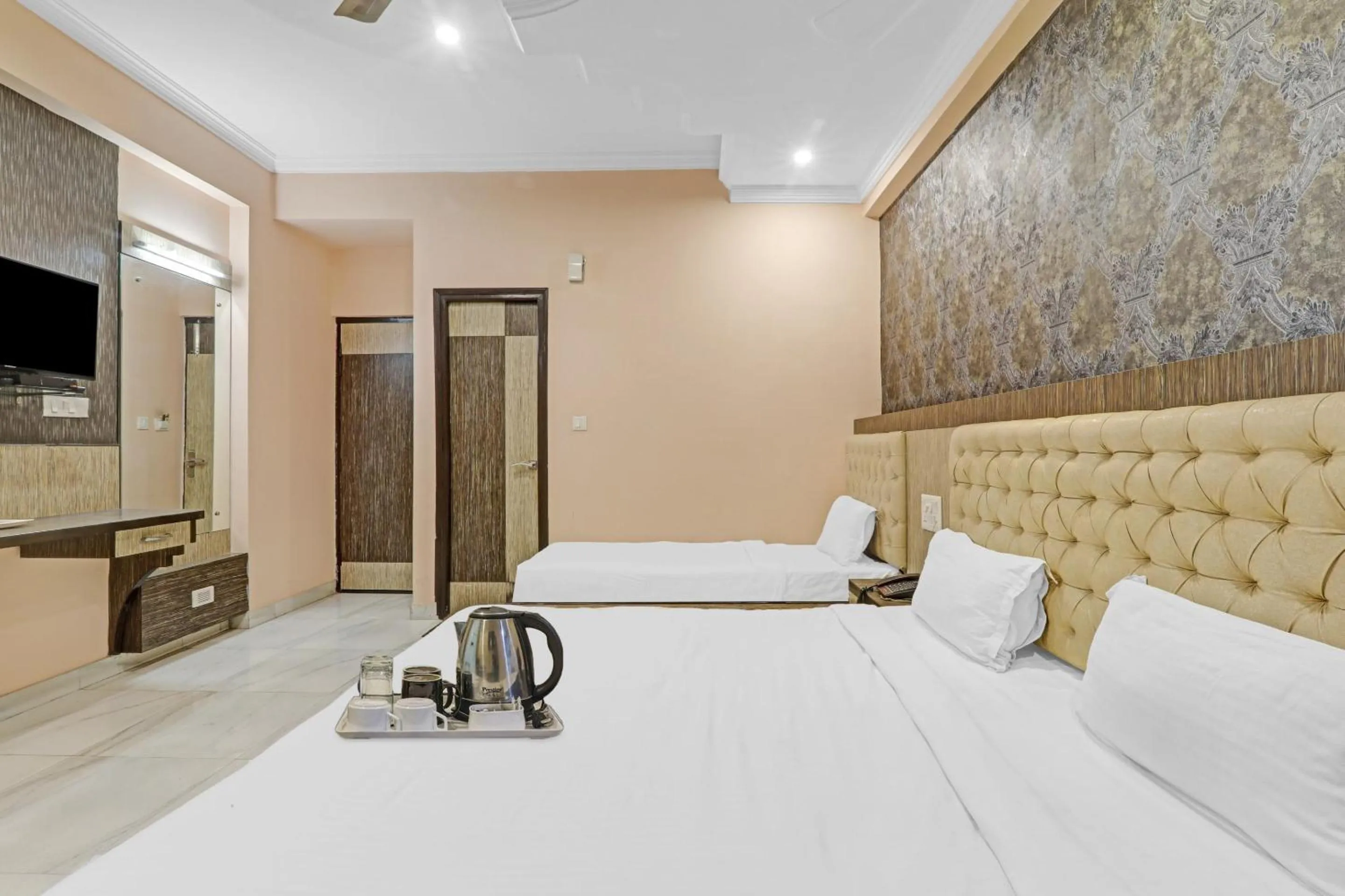 Bedroom, Bed in Super Capital O Townhouse Govinda Royal