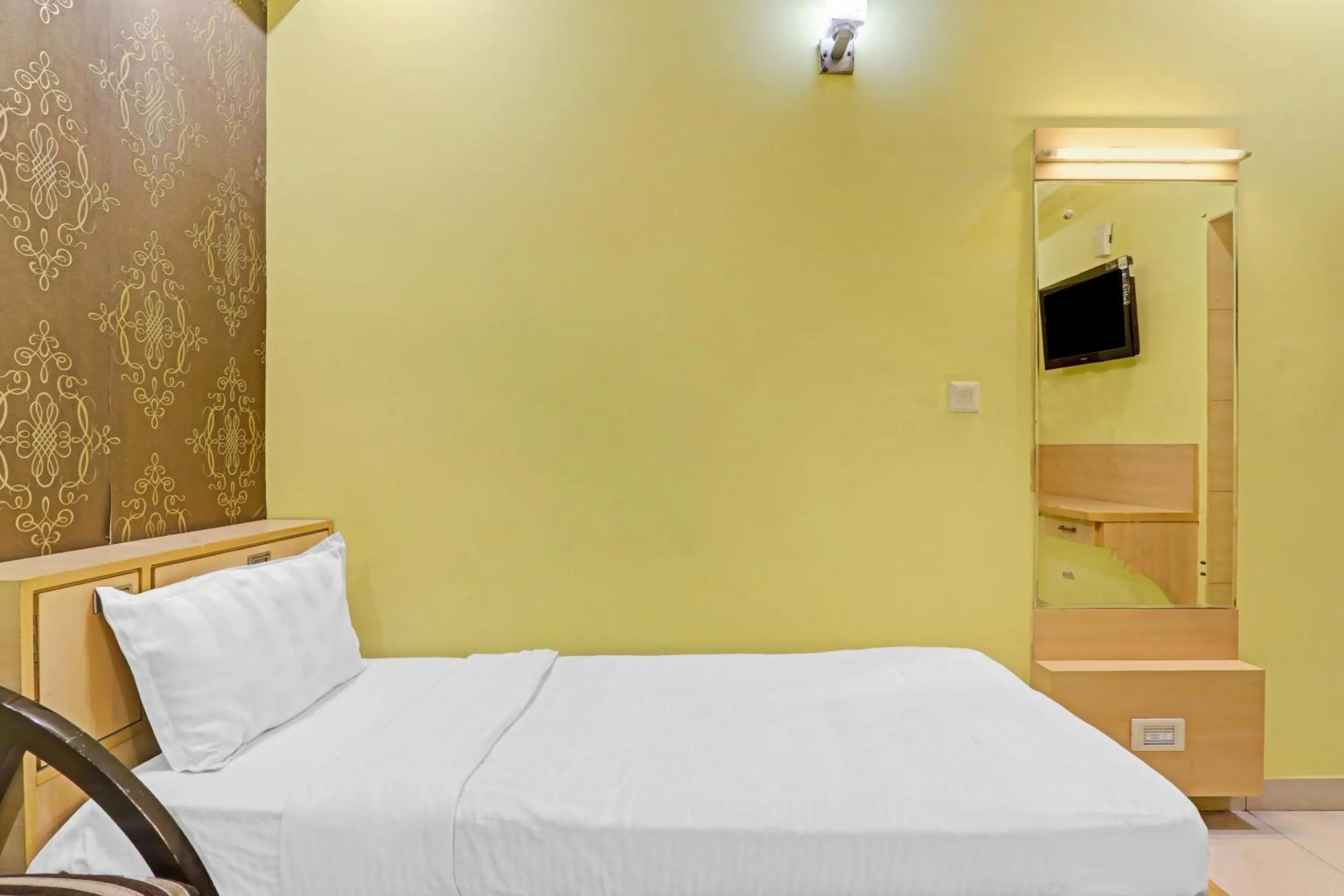 Bedroom, Bed in Super Capital O Townhouse Govinda Royal