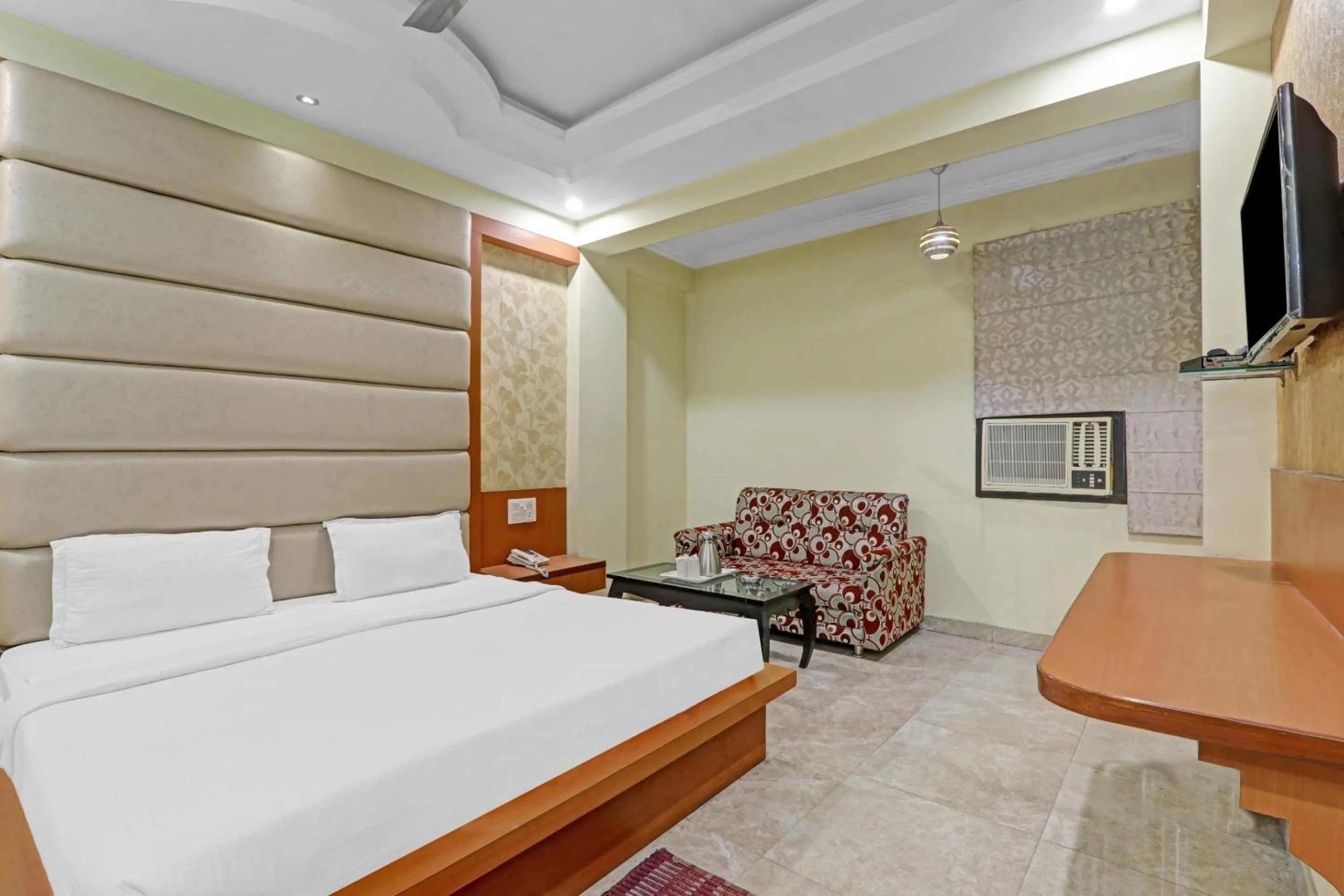 Bedroom, Bed in Super Capital O Townhouse Govinda Royal