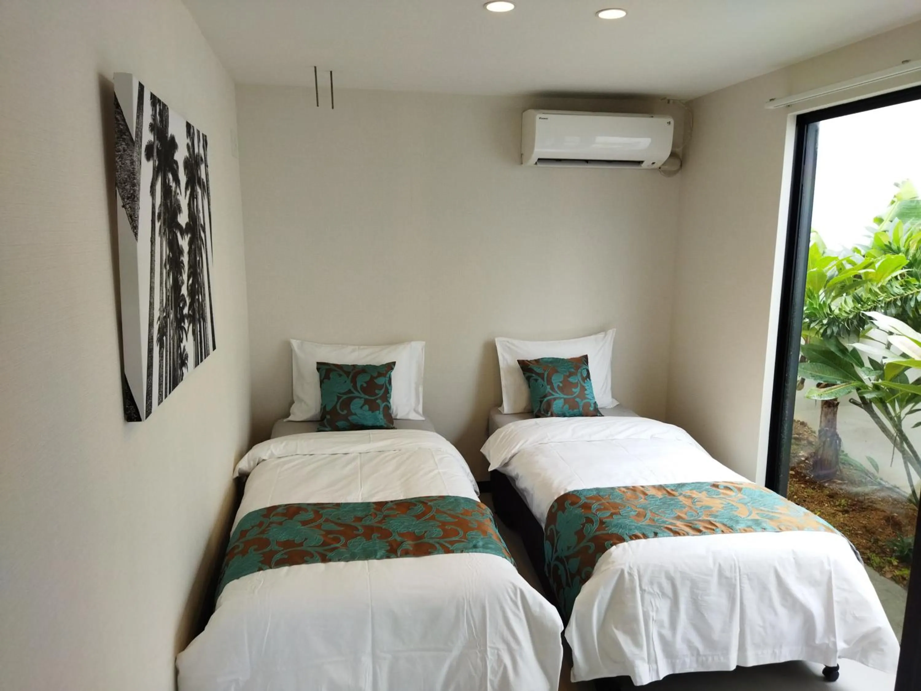 Bedroom, Bed in SALTY HOUSE：海が目の前！