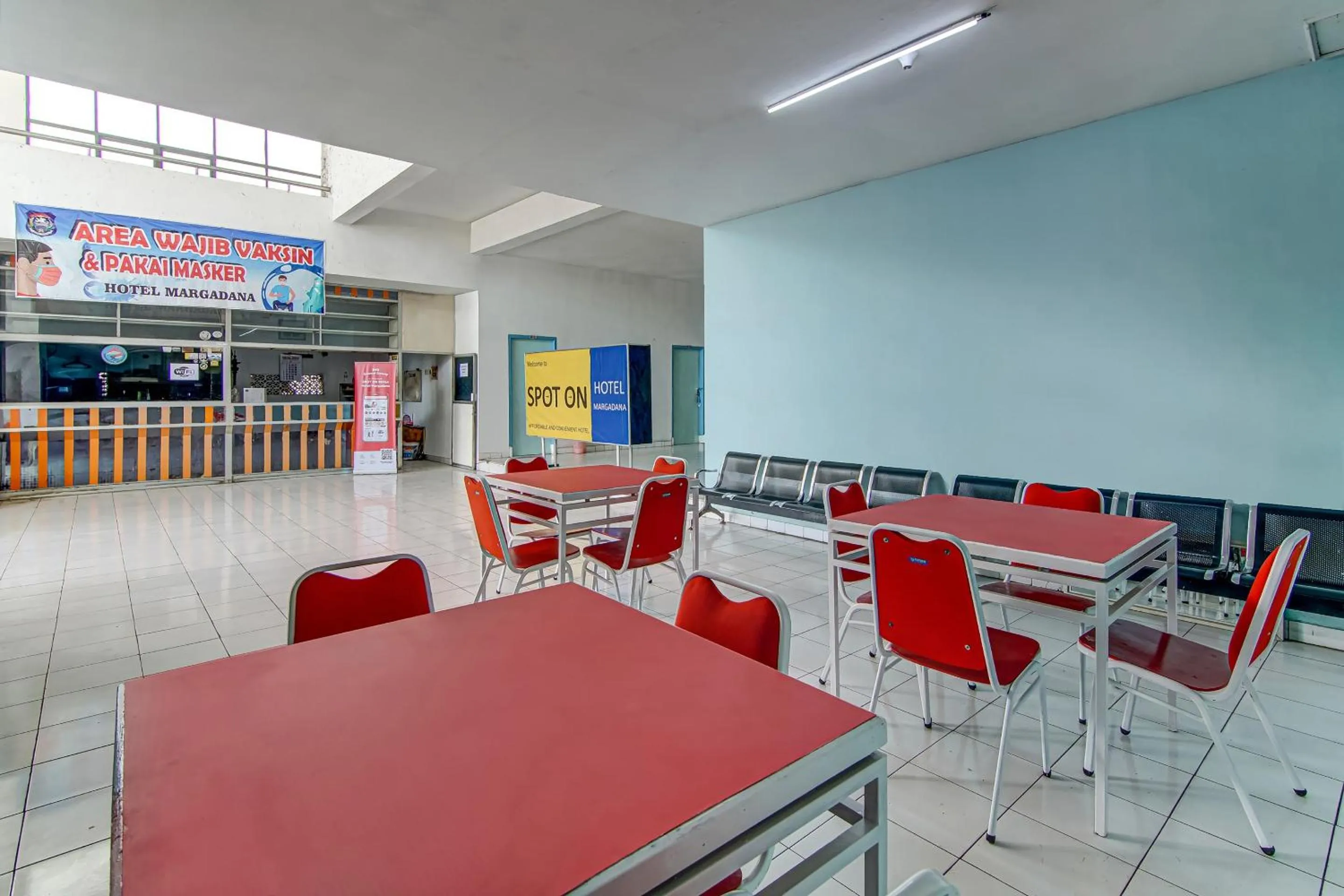 Lobby or reception in Hotel O Margadana