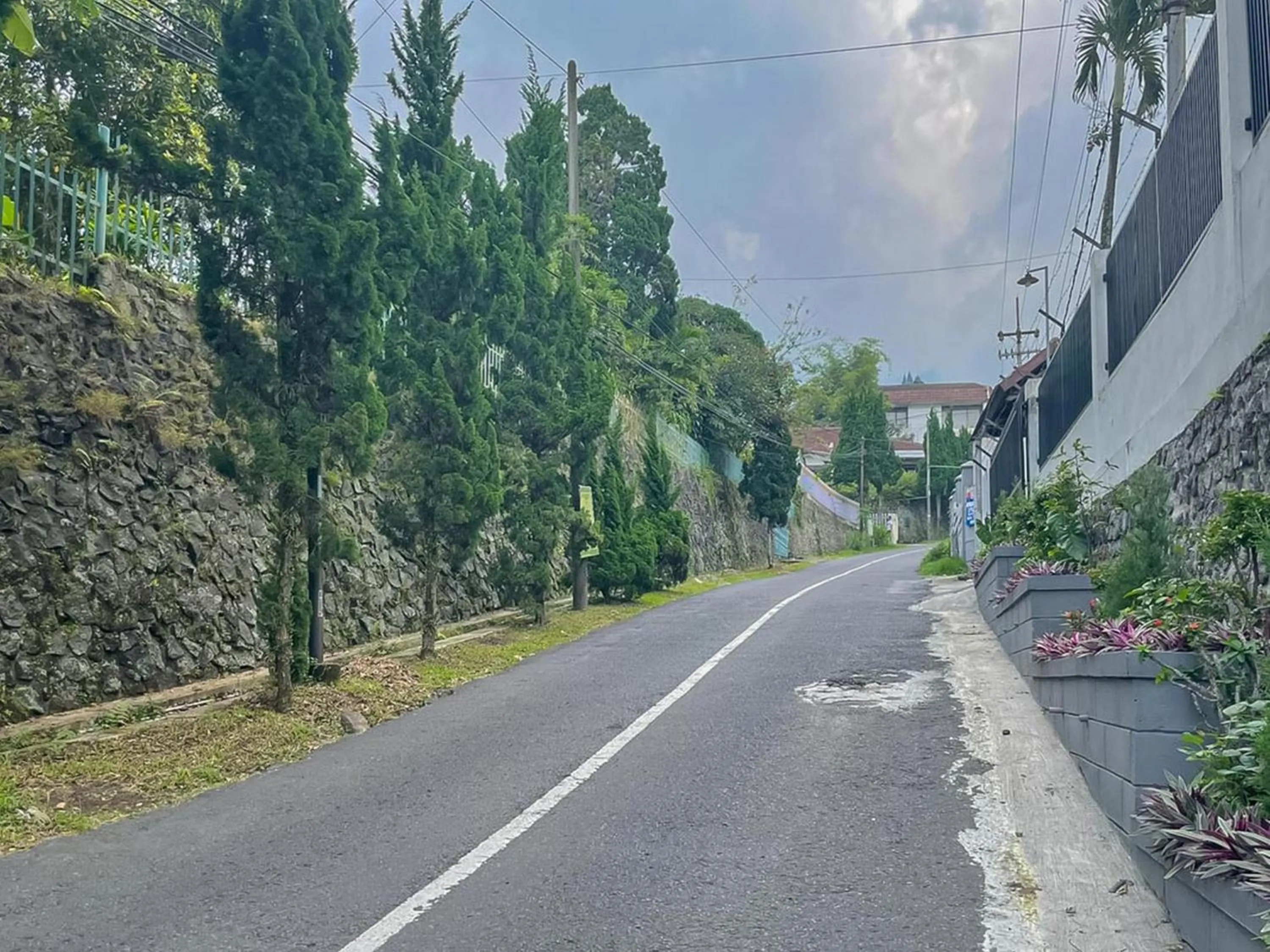 Street view in RedDoorz at LeDug Tretes