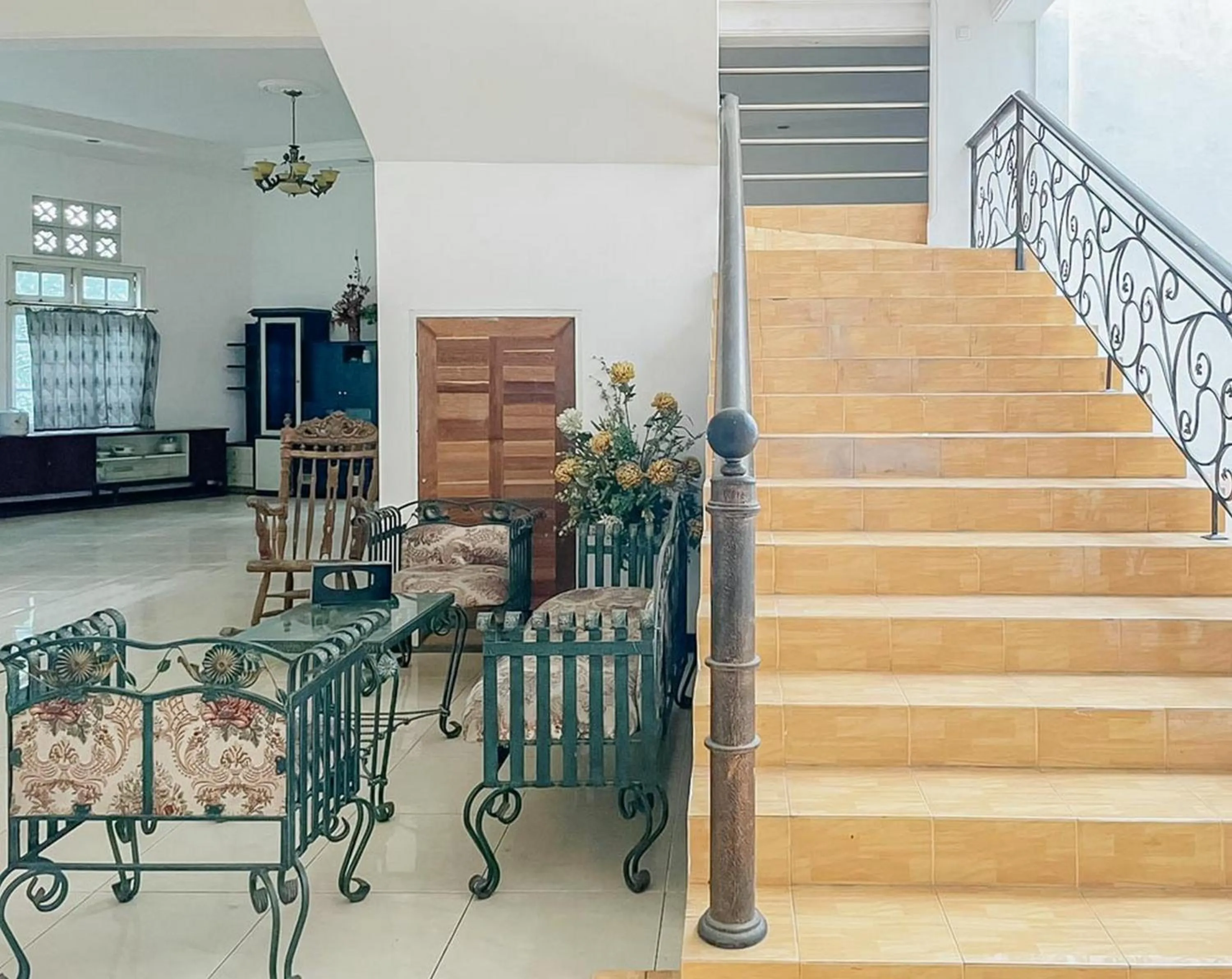 Property building in RedDoorz at LeDug Tretes