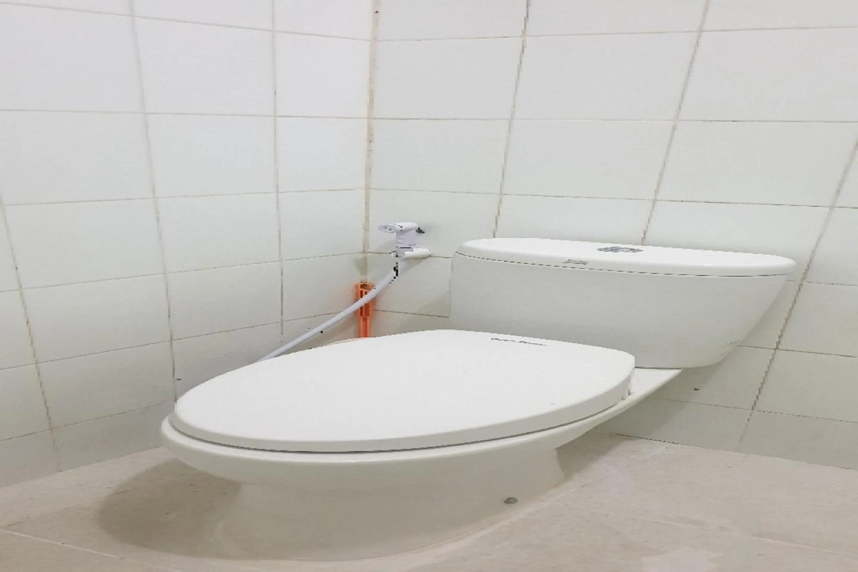 Bathroom in OYO 90990 Surya Residence