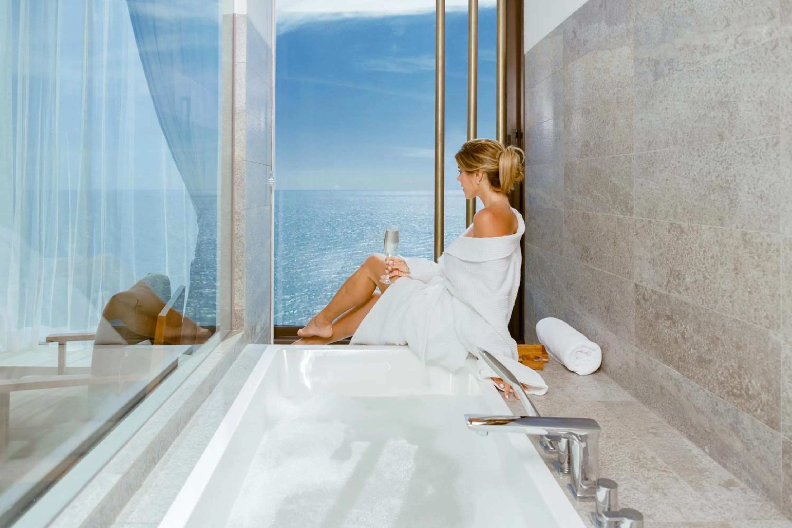 Hot Tub in Granbell Hotel Colombo