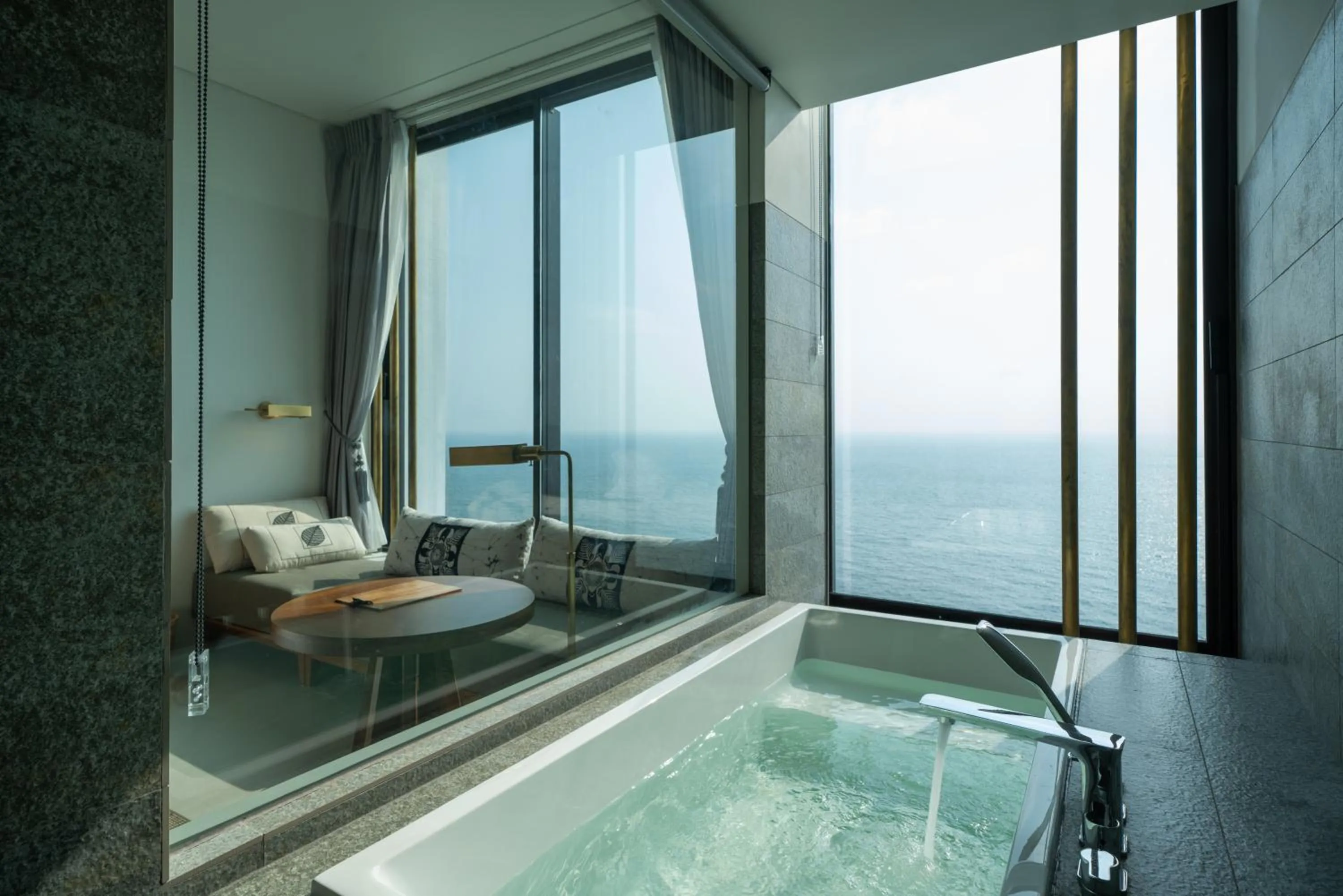 Hot Tub in Granbell Hotel Colombo