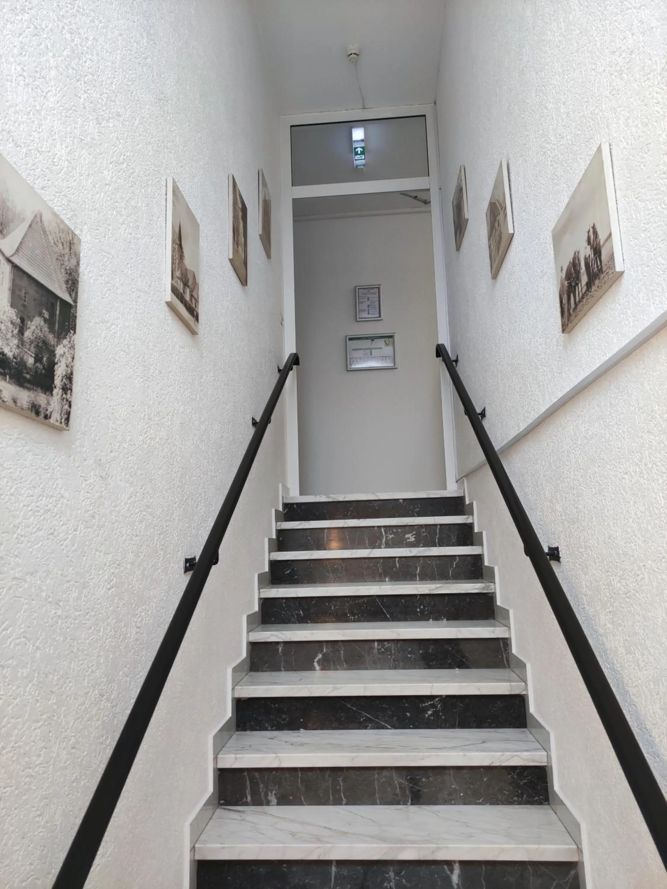 Facade/entrance in Gästehaus am Bahnhof, Self-Check-In