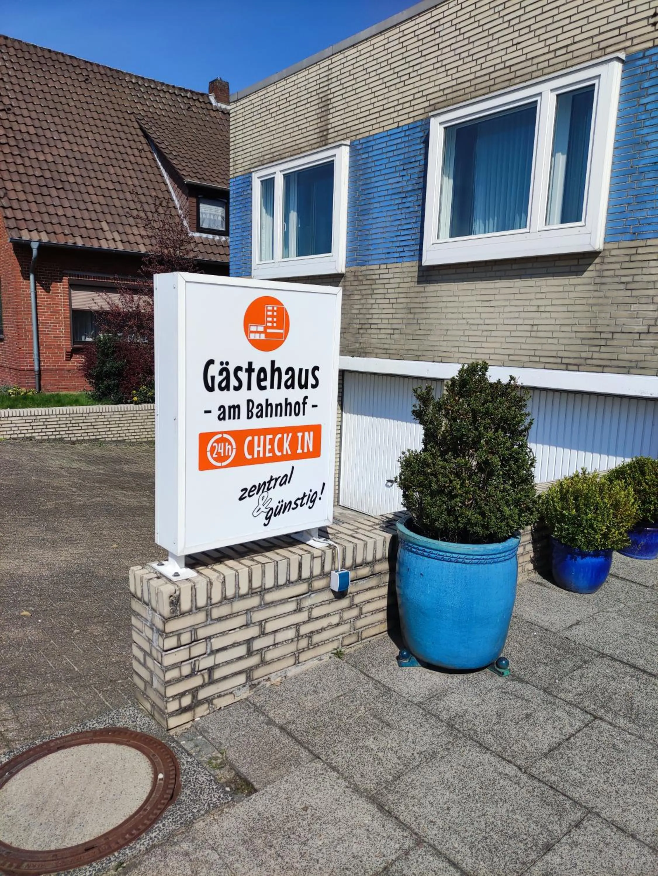 Property building in Gästehaus am Bahnhof, Self-Check-In