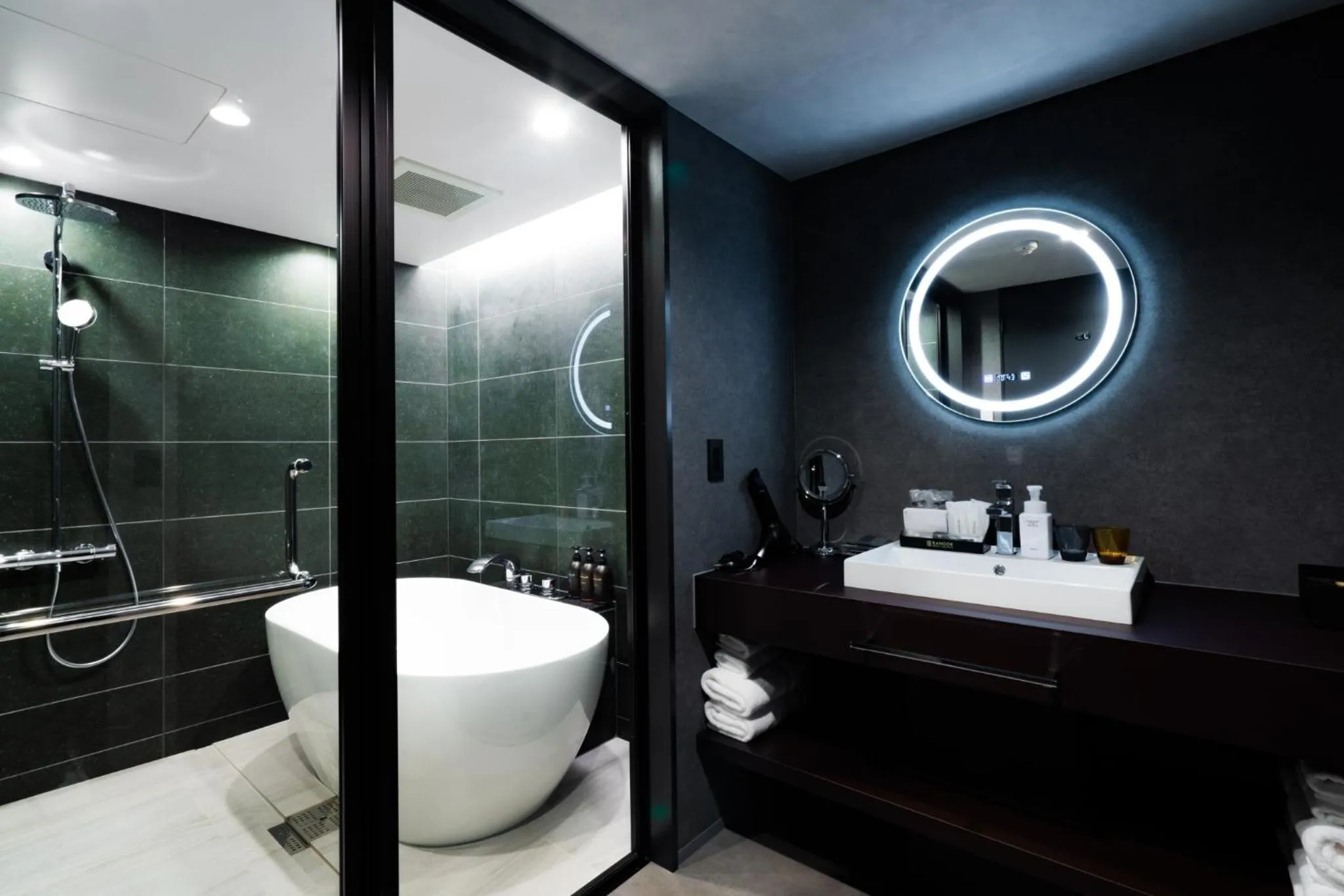 Shower in Randor Hotel Hiroshima Prestige