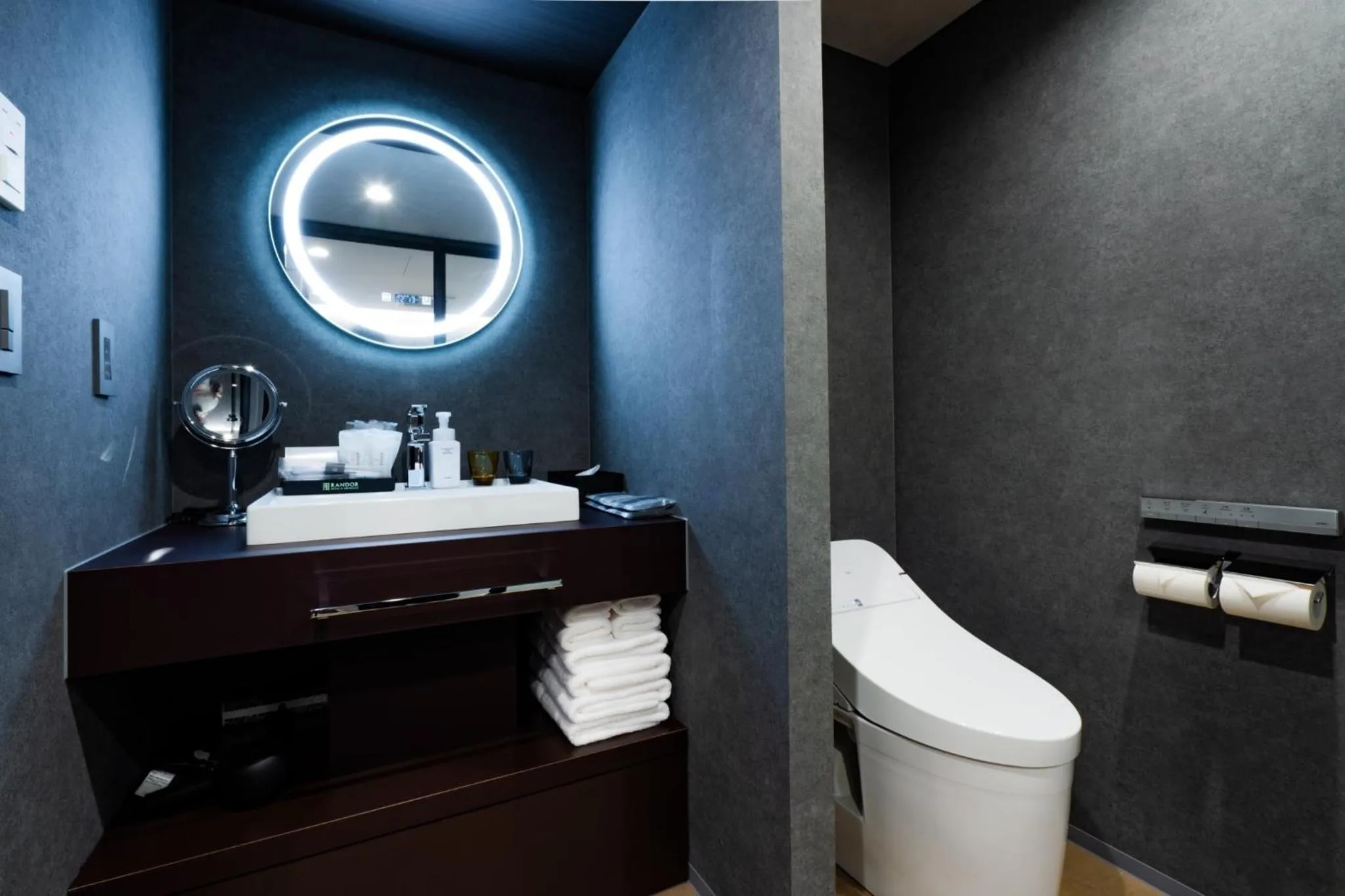 Toilet in Randor Hotel Hiroshima Prestige