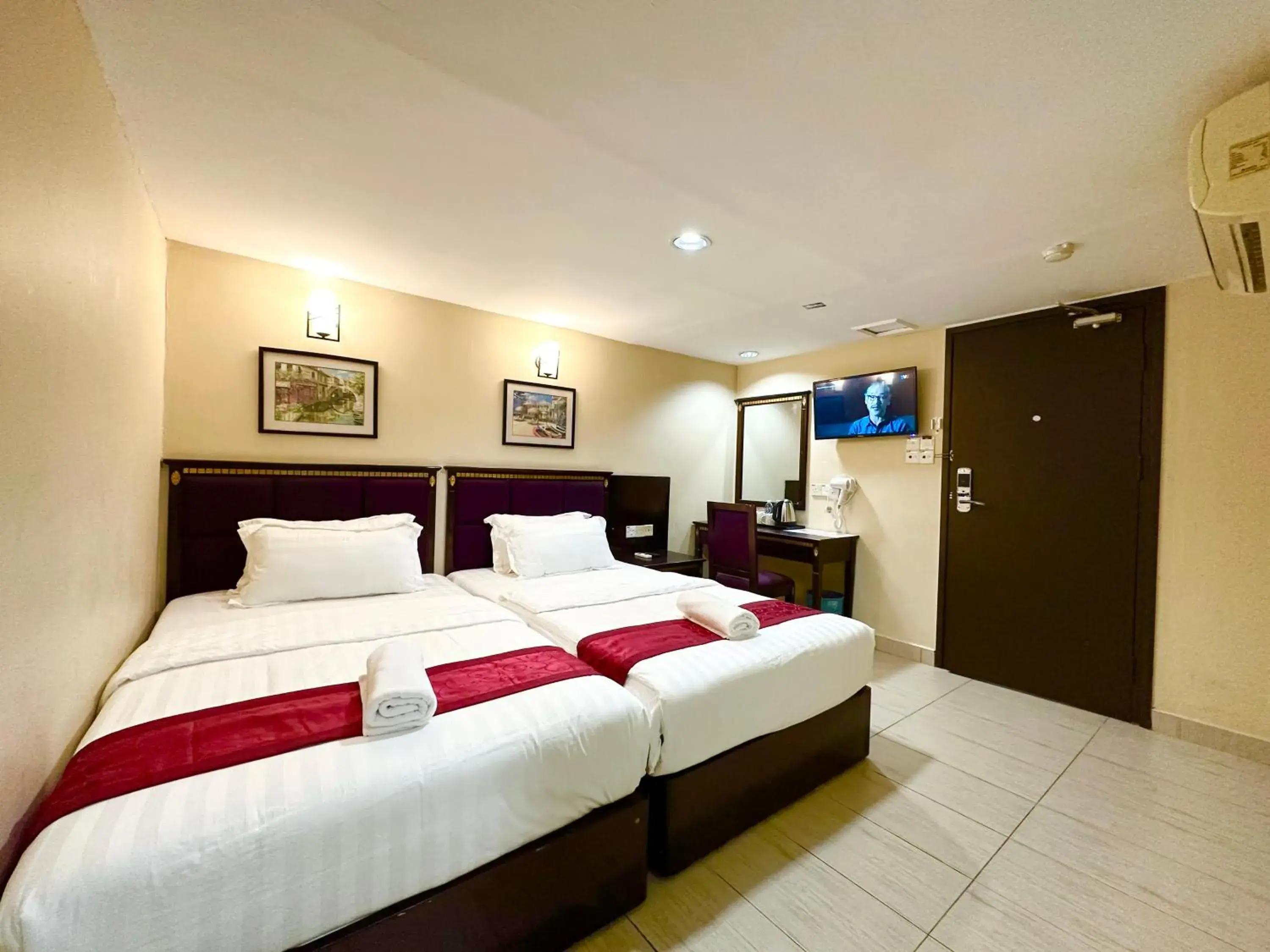 Deluxe Twin Room in VALLEY HOTEL Deluxe Twin Room in VALLEY HOTEL