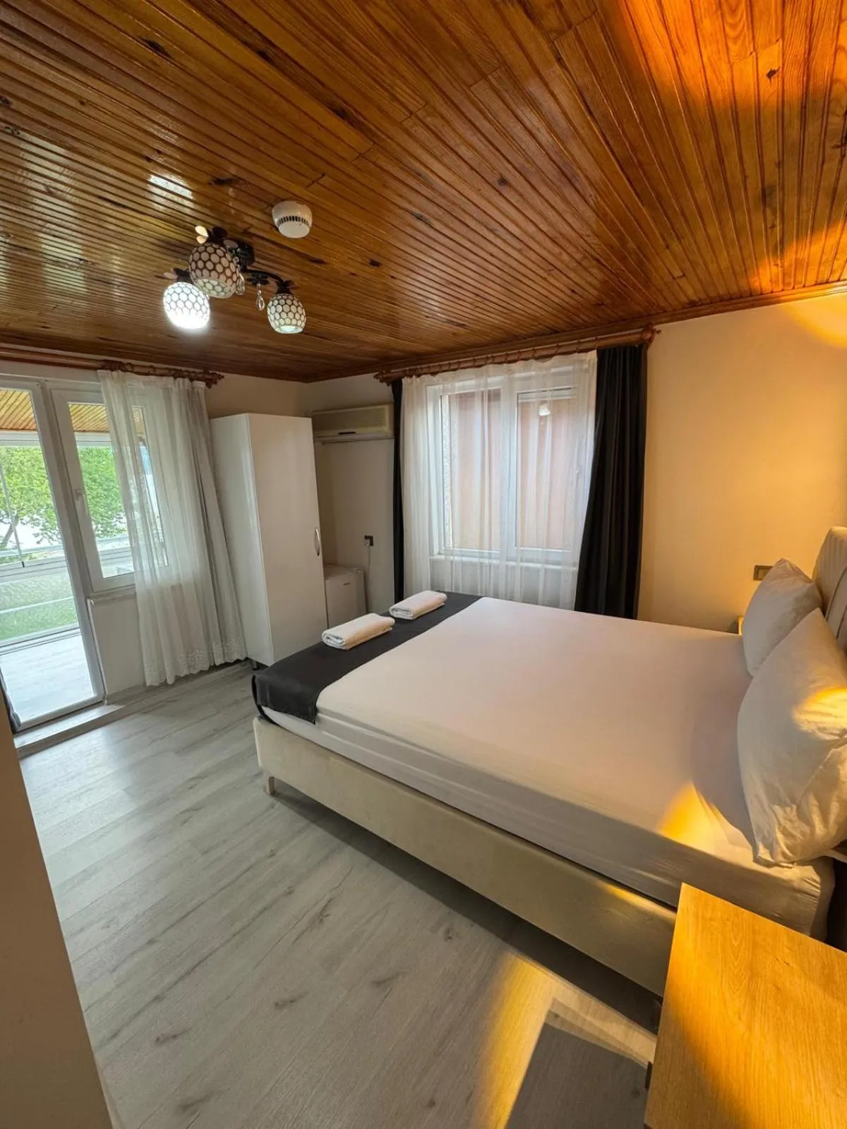 Bed in Ali's Pension ada alis