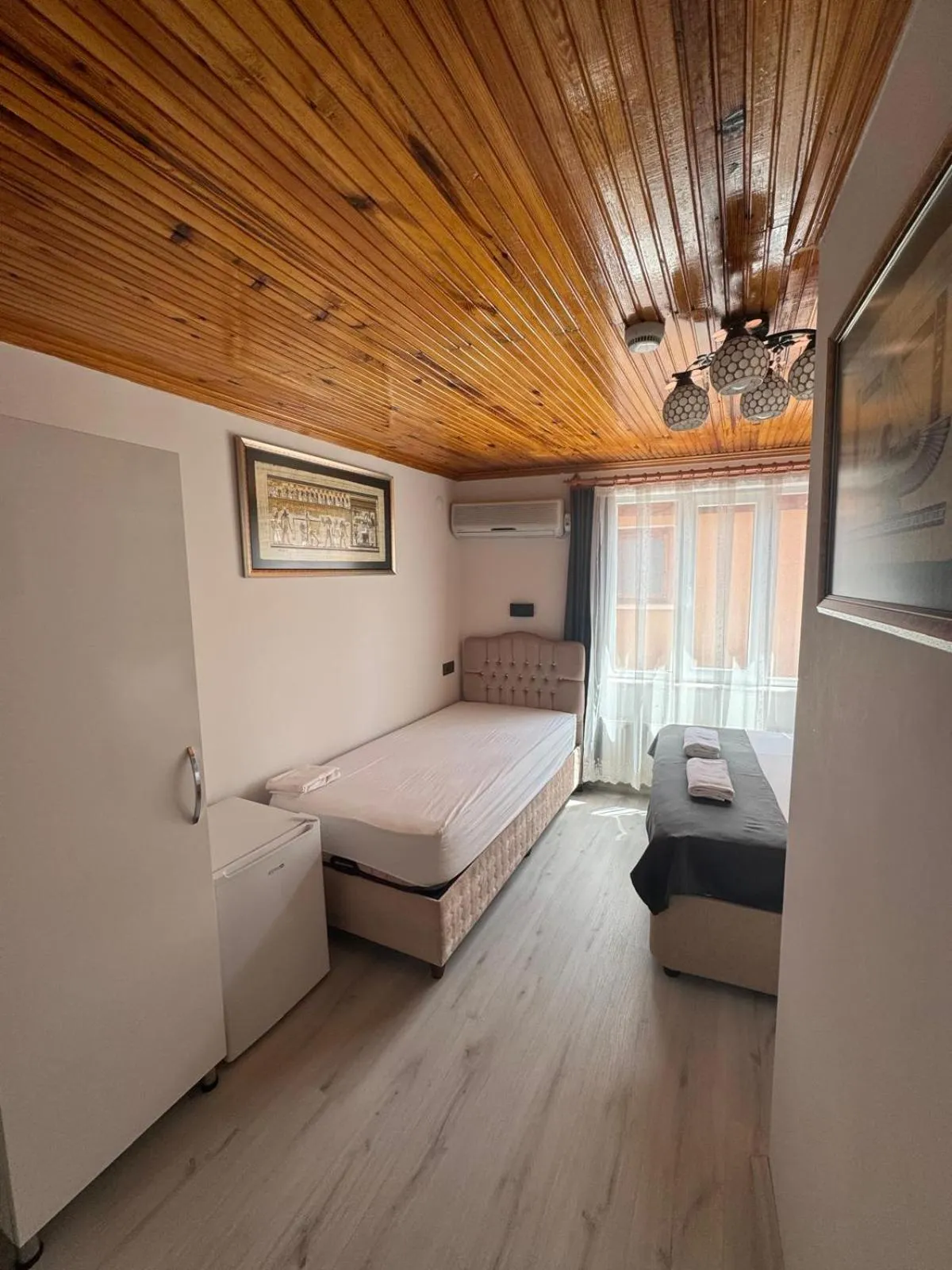 Bed in Ali's Pension ada alis