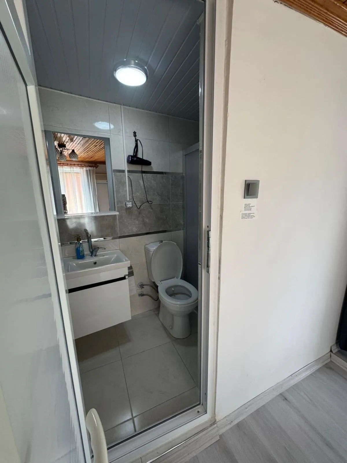 Ali's Pension ada alis