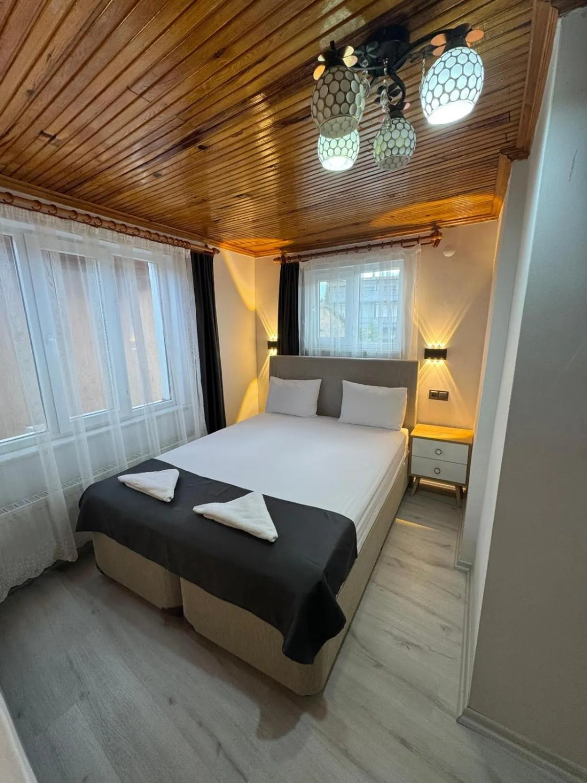 Bed in Ali's Pension ada alis