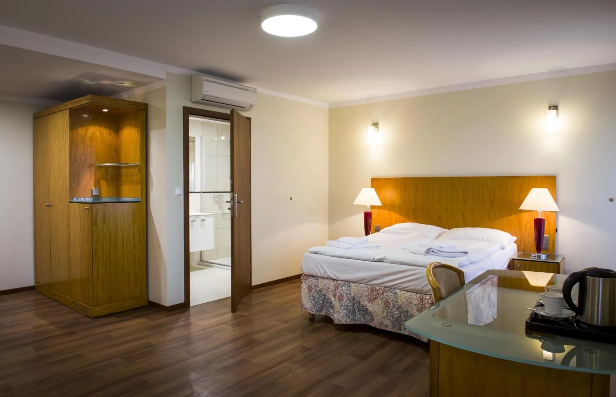 Photo of the whole room, Bed in Hotel Trojan