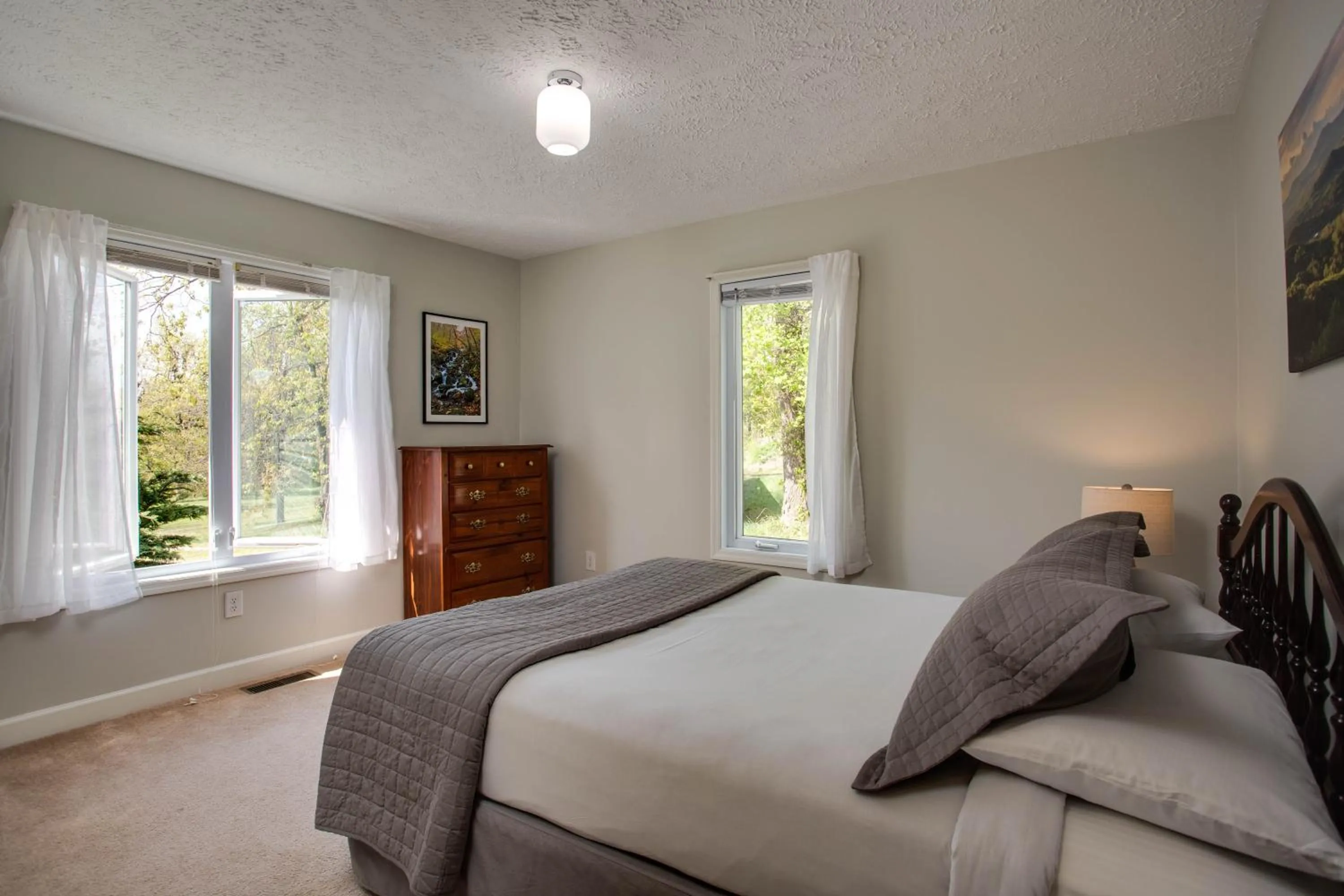 Bed in Love Ridge Mountain Lodging