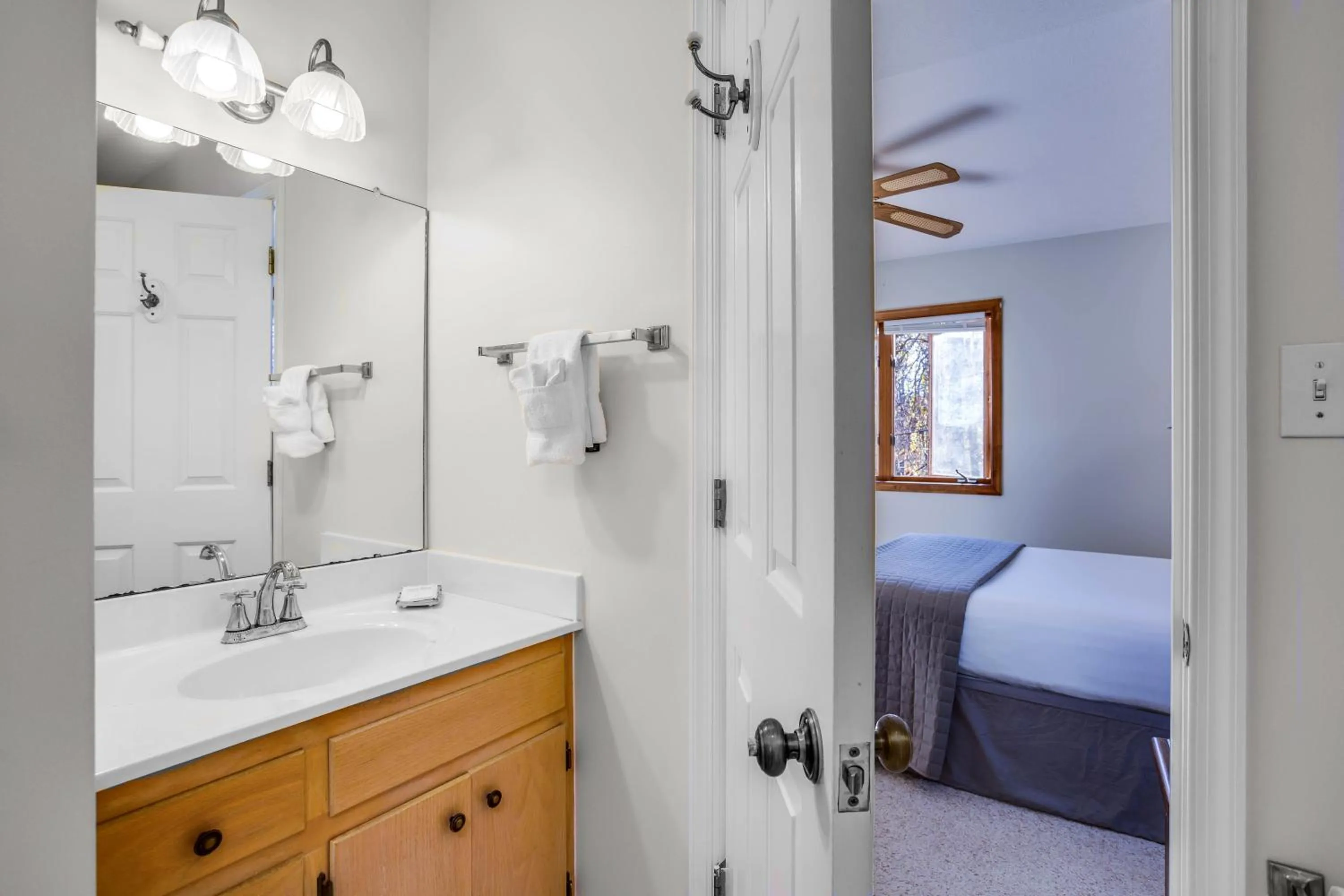 Bed in Love Ridge Mountain Lodging