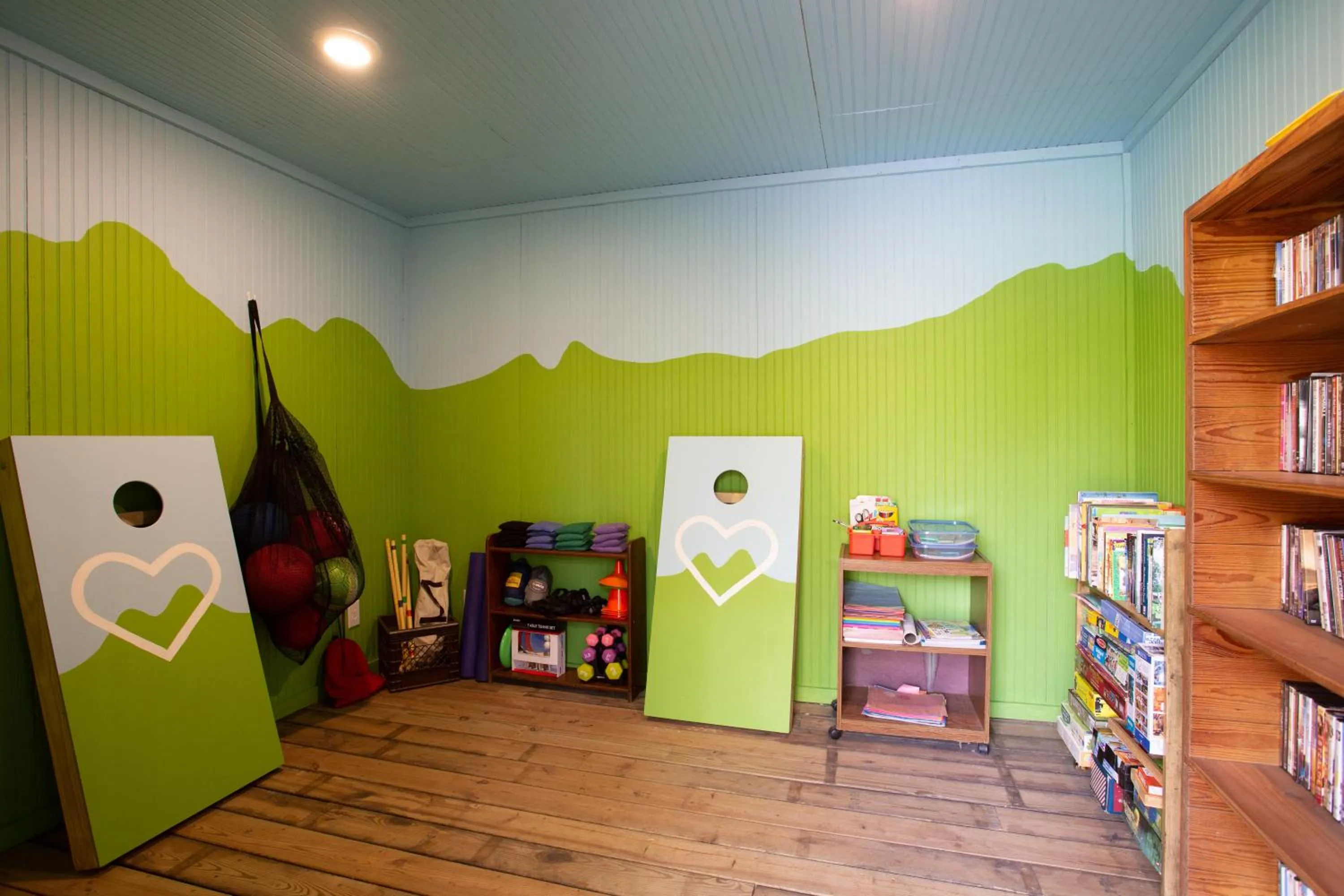 Game Room in Love Ridge Mountain Lodging