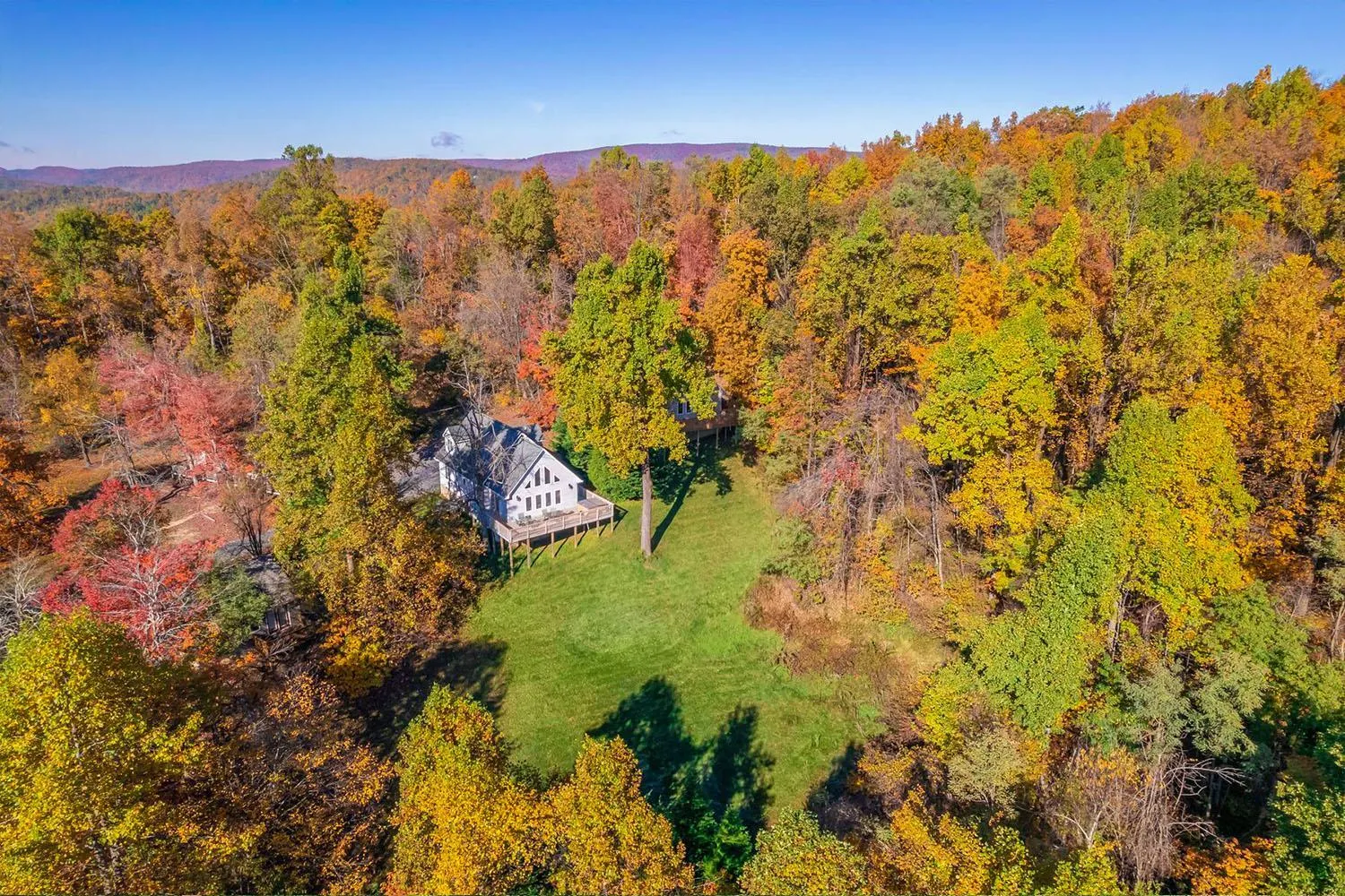 Natural landscape in Love Ridge Mountain Lodging