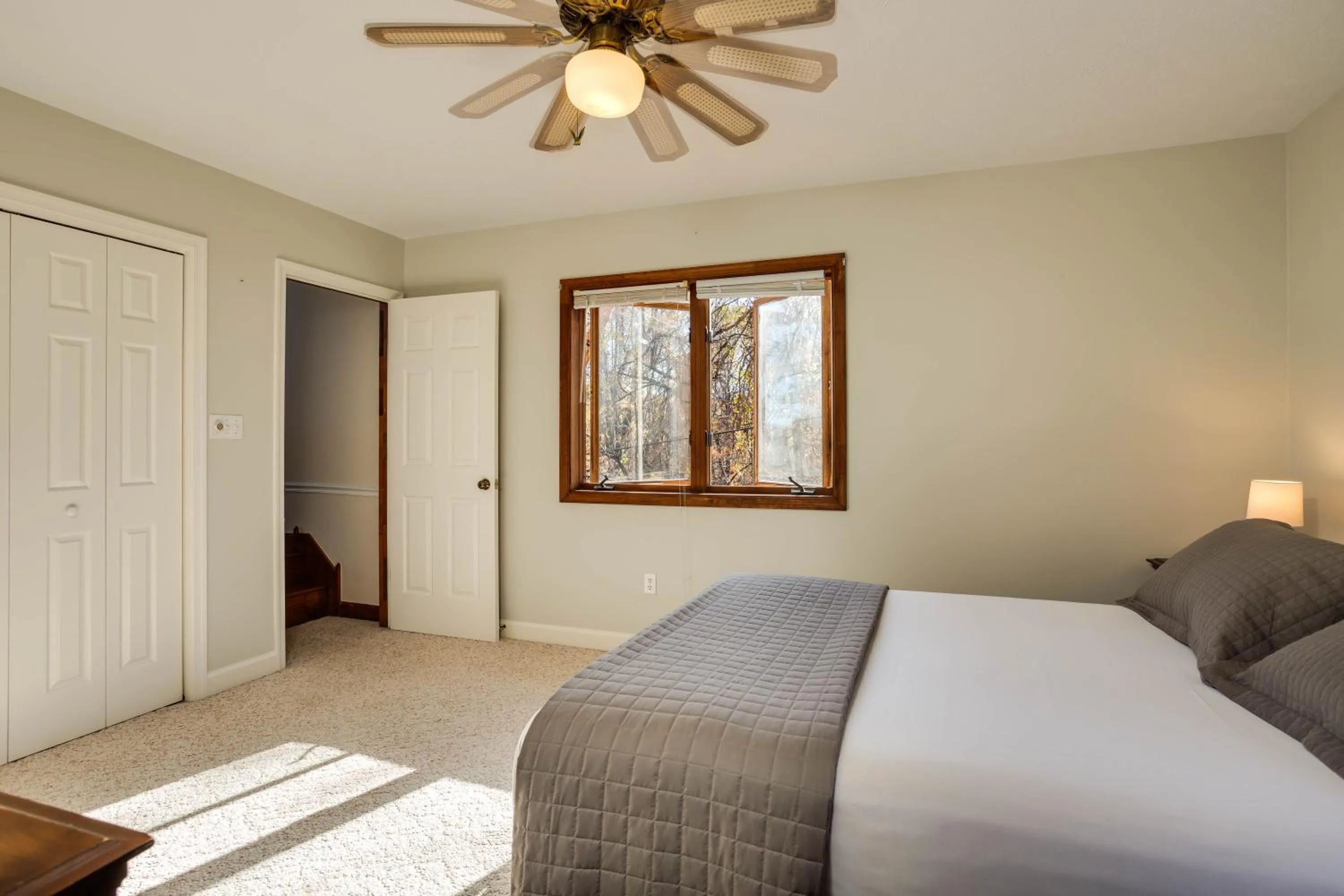 Bed in Love Ridge Mountain Lodging