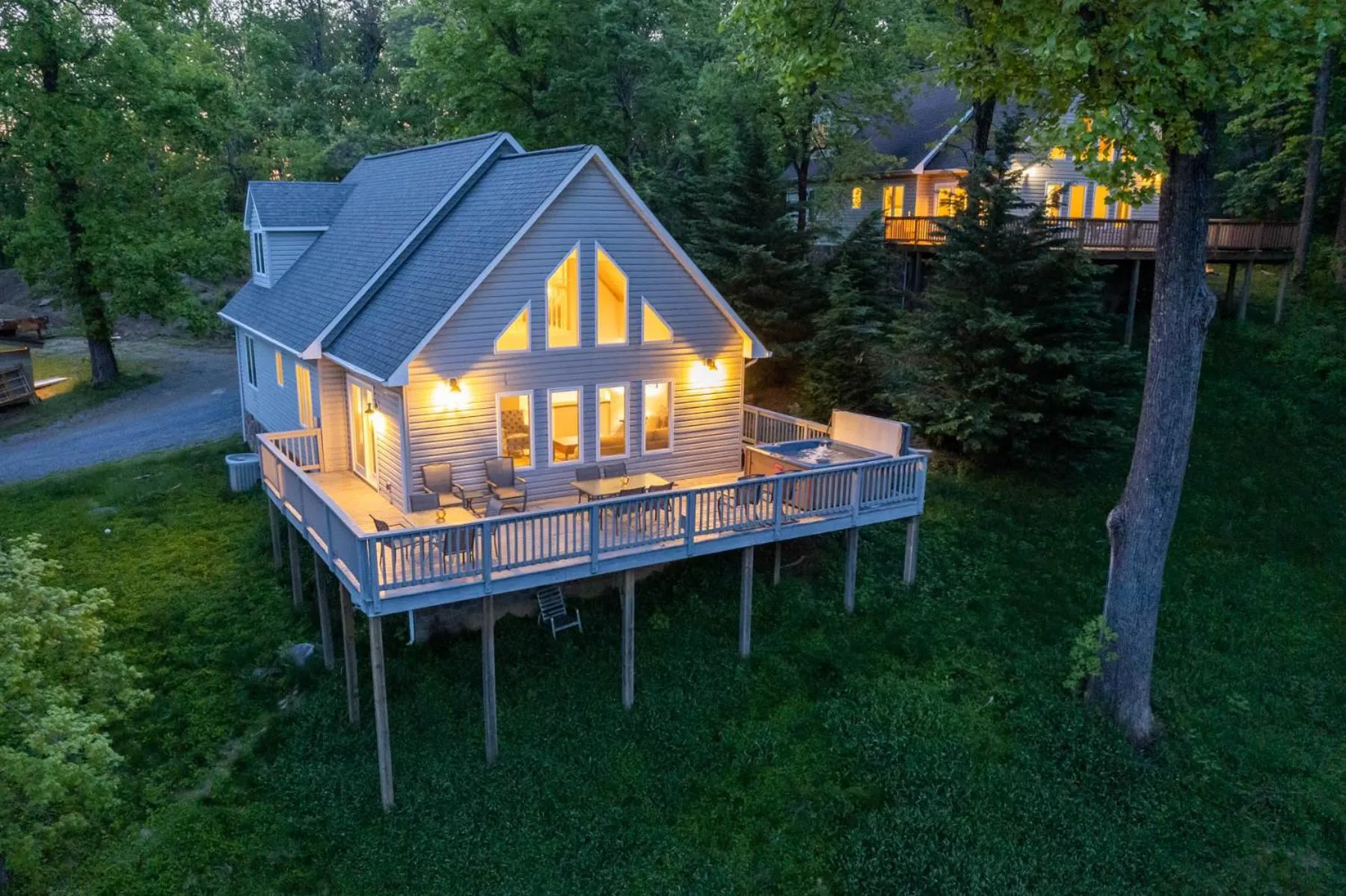 Property building in Love Ridge Mountain Lodging