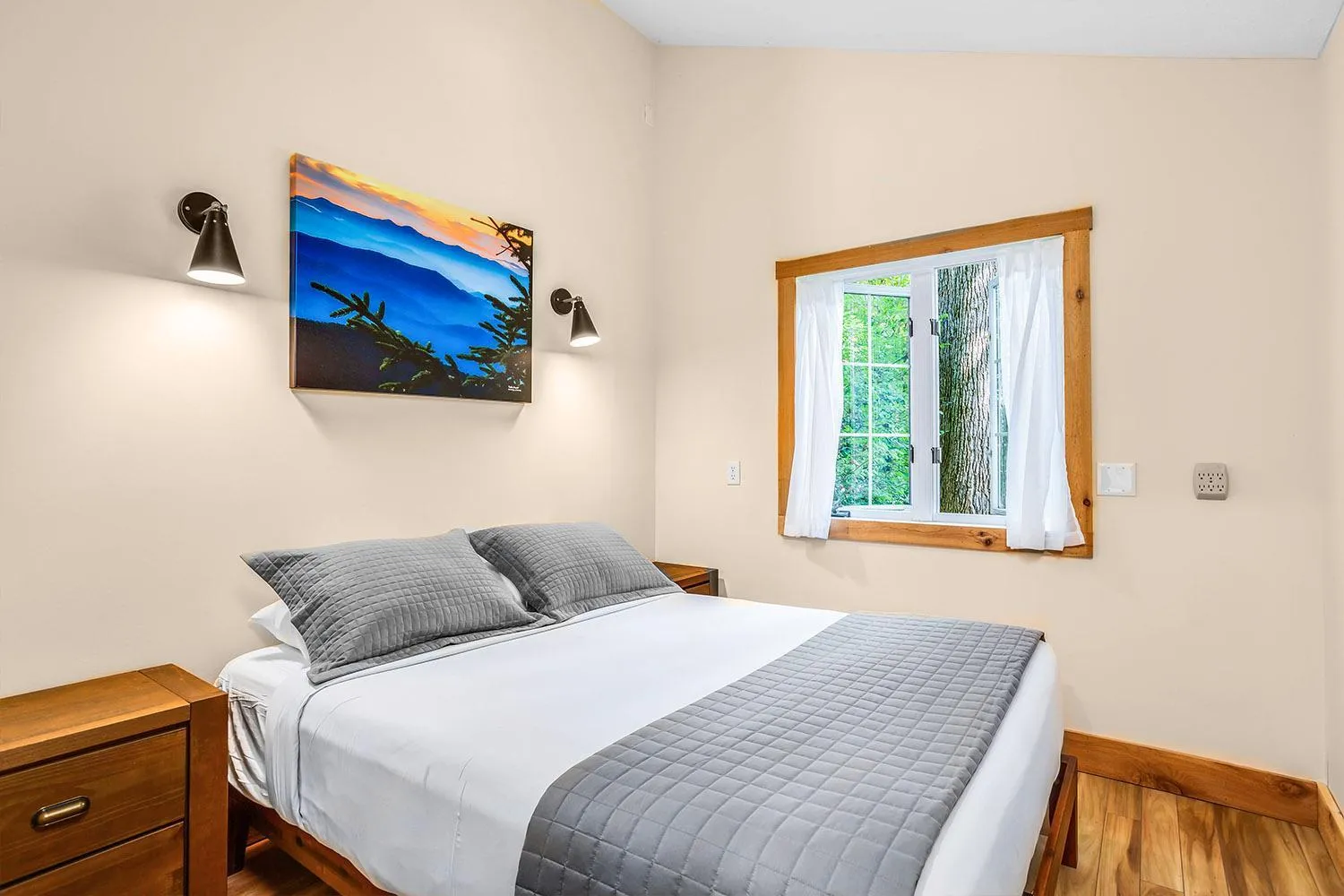 Bed in Love Ridge Mountain Lodging