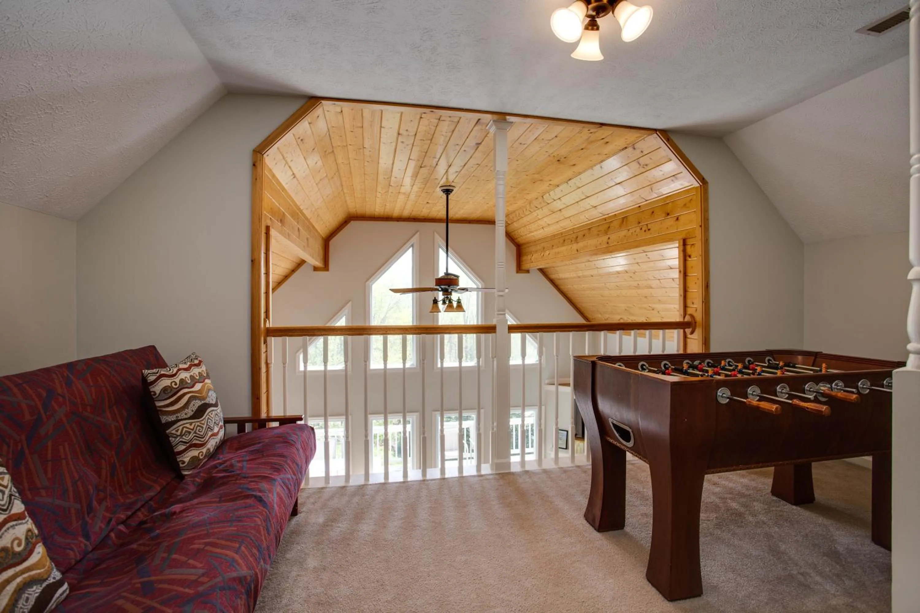 Seating area in Love Ridge Mountain Lodging
