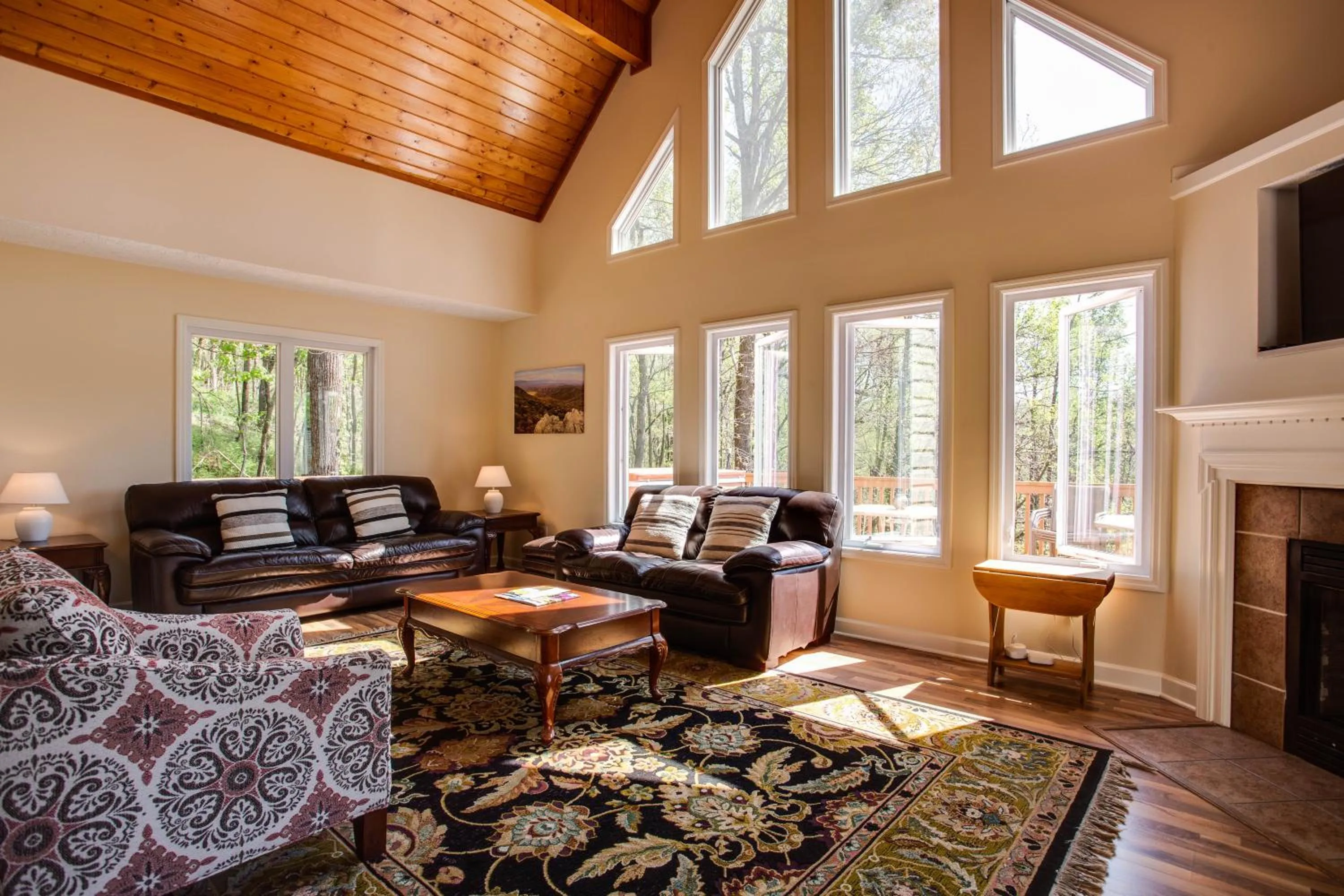 Seating area in Love Ridge Mountain Lodging