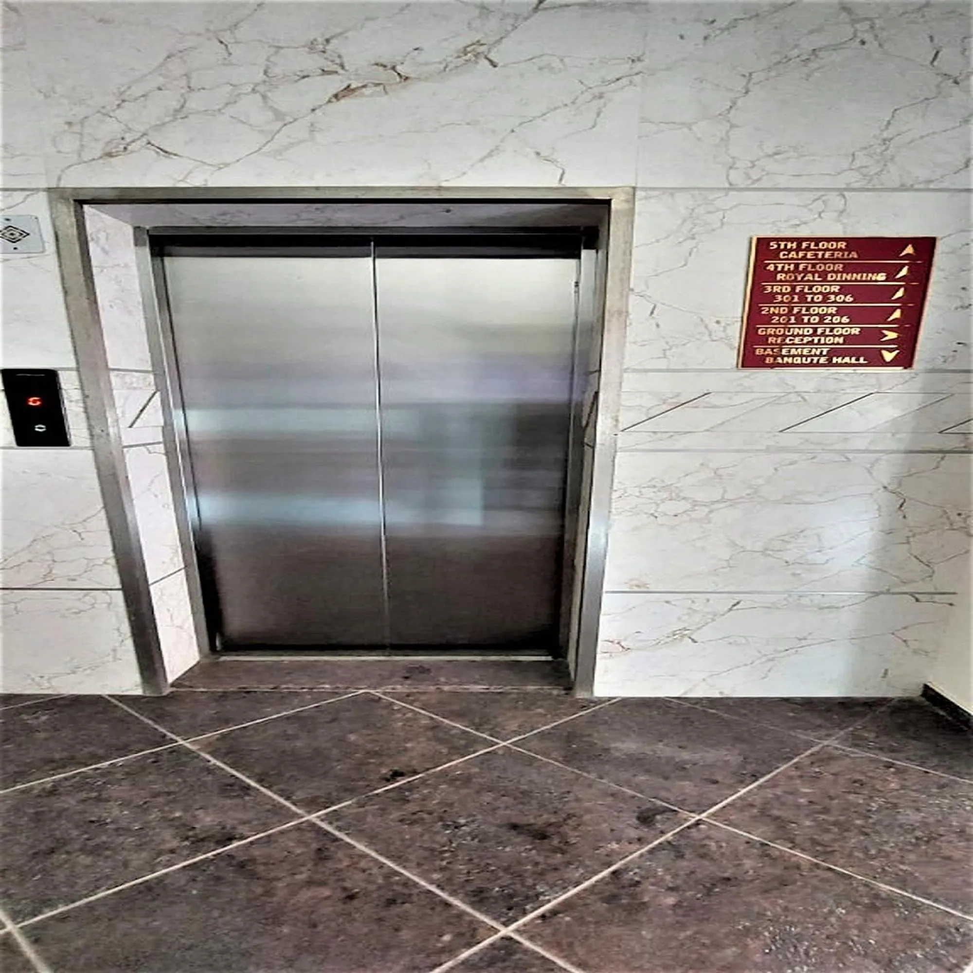 elevator in Hotel Rose Gold
