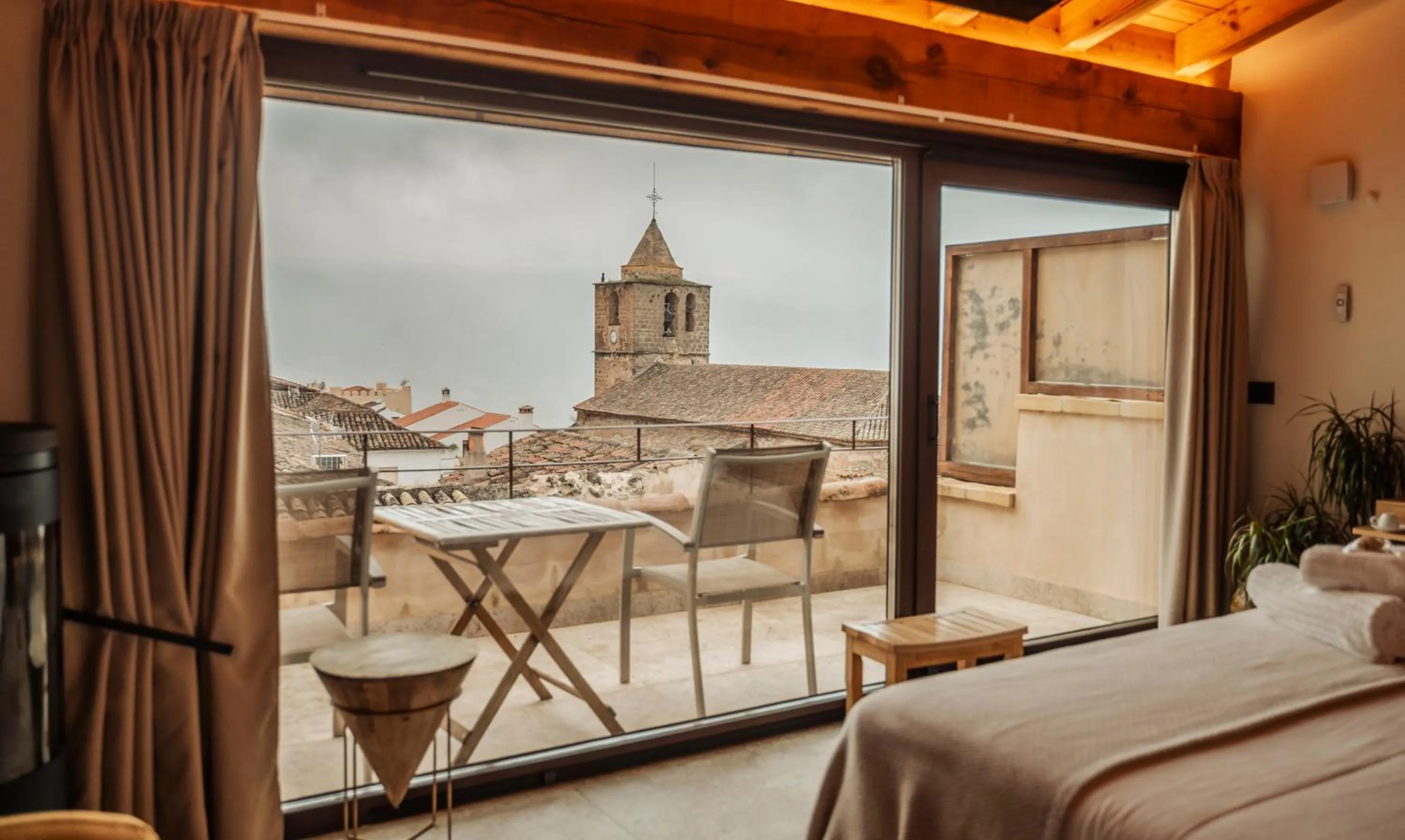 Balcony/Terrace, Bed in Hotel Boutique Poeta Jorge Manrique