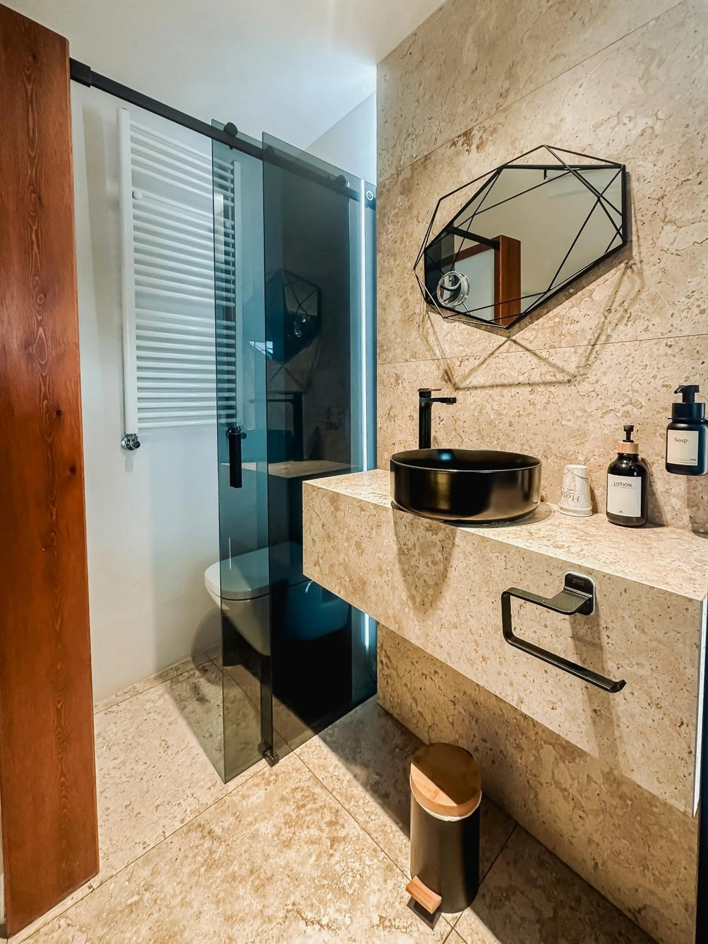 Shower in Hotel Boutique Poeta Jorge Manrique