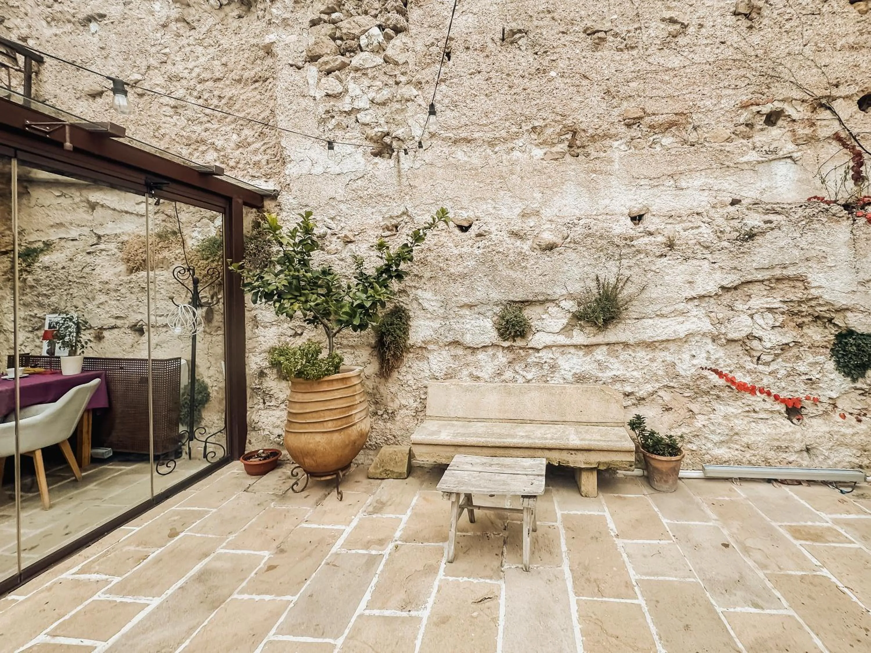 Property building in Hotel Boutique Poeta Jorge Manrique