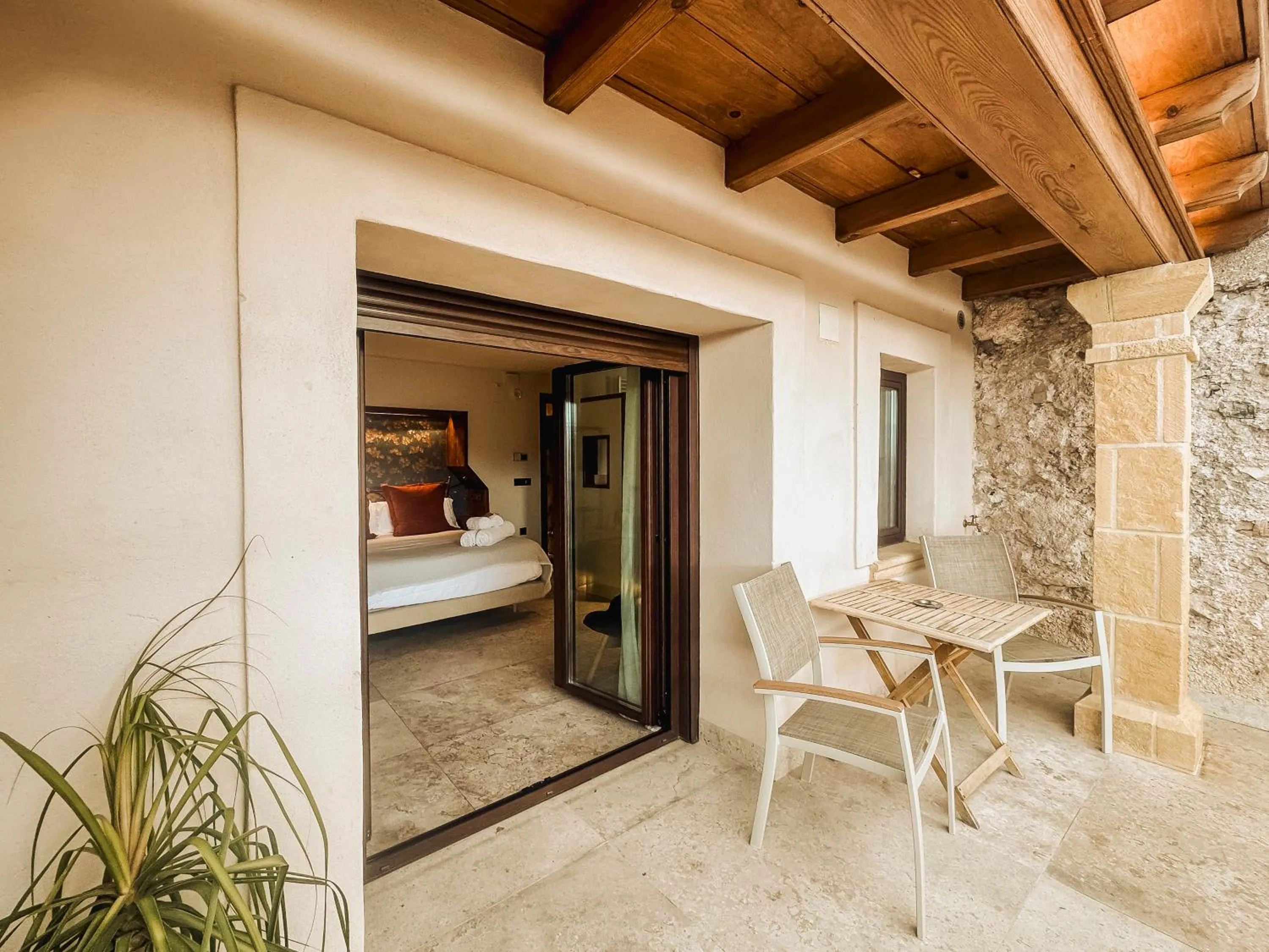 Balcony/Terrace, Bed in Hotel Boutique Poeta Jorge Manrique