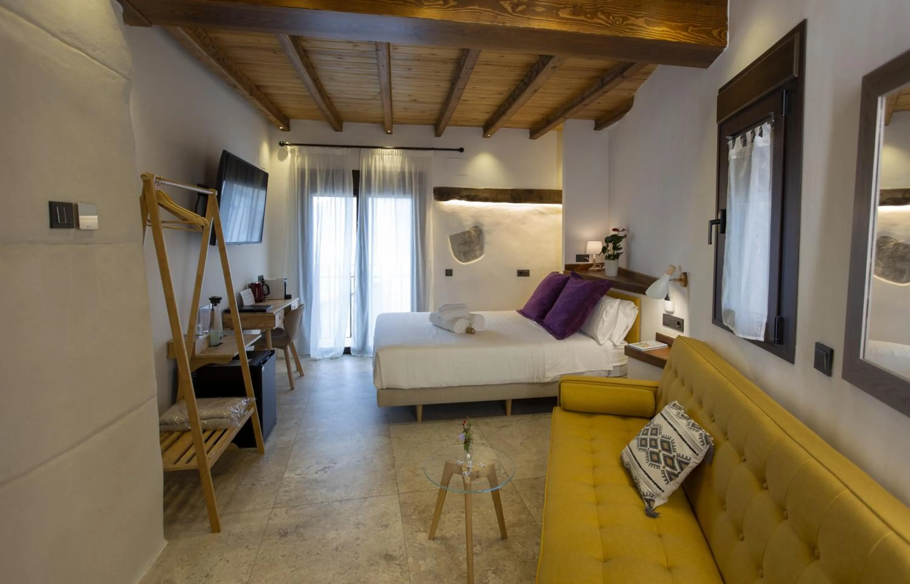 Photo of the whole room, Bed in Hotel Boutique Poeta Jorge Manrique