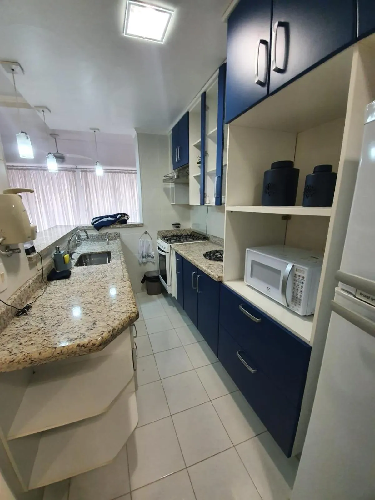 Communal kitchen in Guarujá Flat
