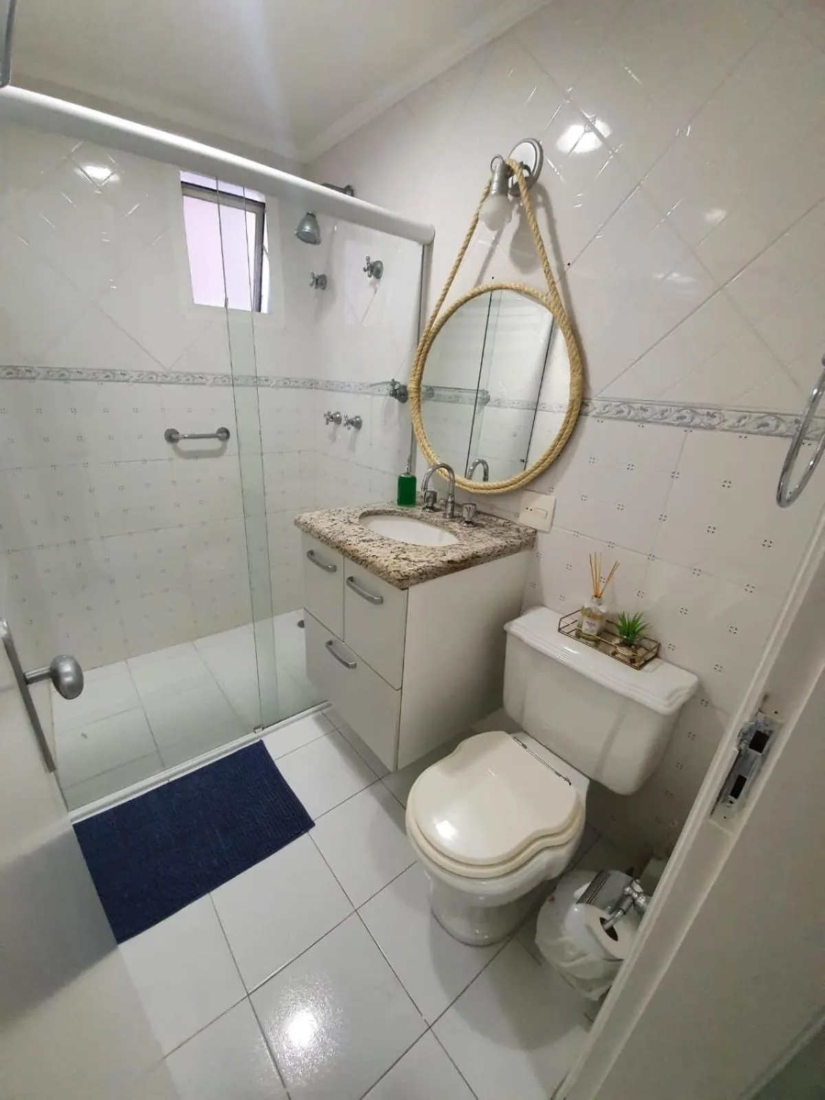 Shower in Guarujá Flat