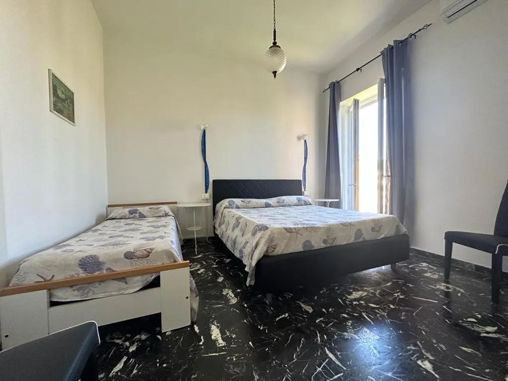 Photo of the whole room, Bed in Villa dei Sogni - Aparthotel Ischia Ponte