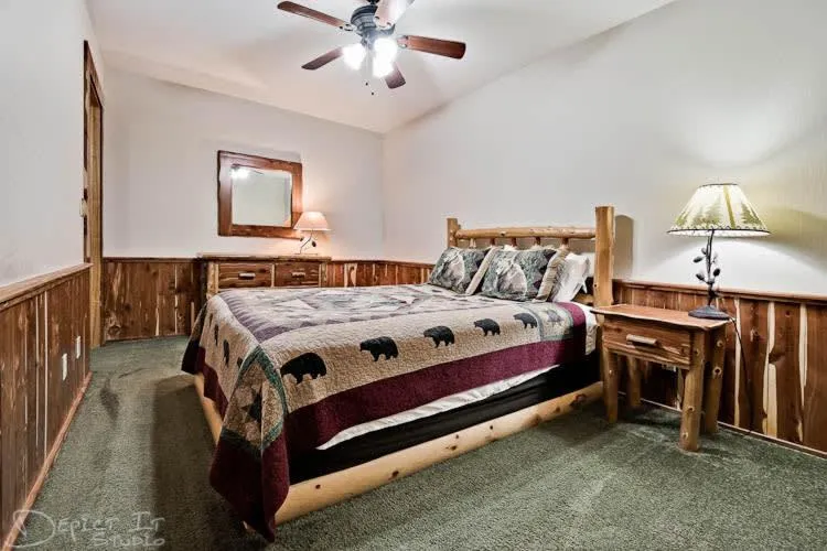 Bed in Secluded 2 story cabin Pool WiFi smart TVs