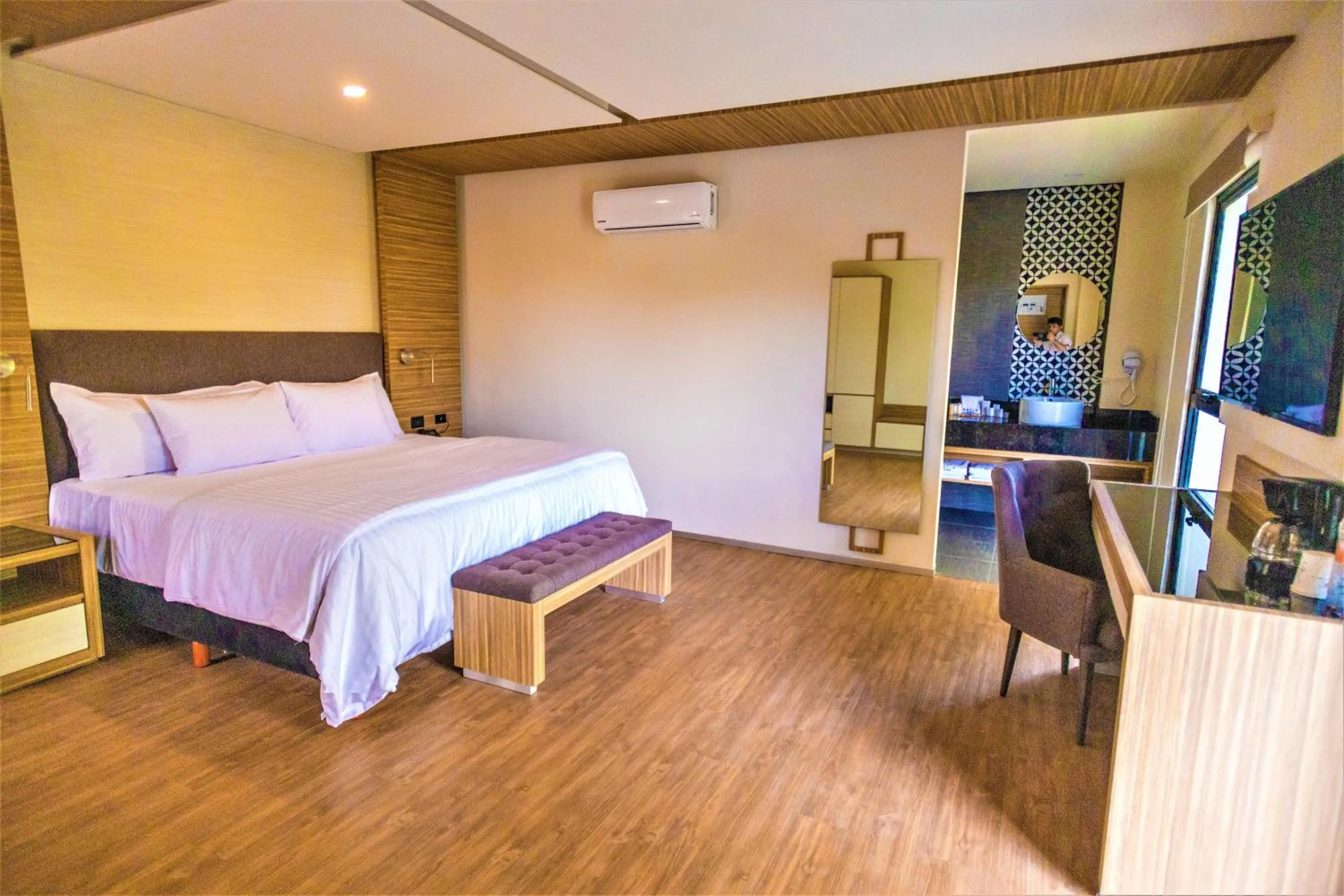 Photo of the whole room, Bed in Hotel Plaza by Kavia