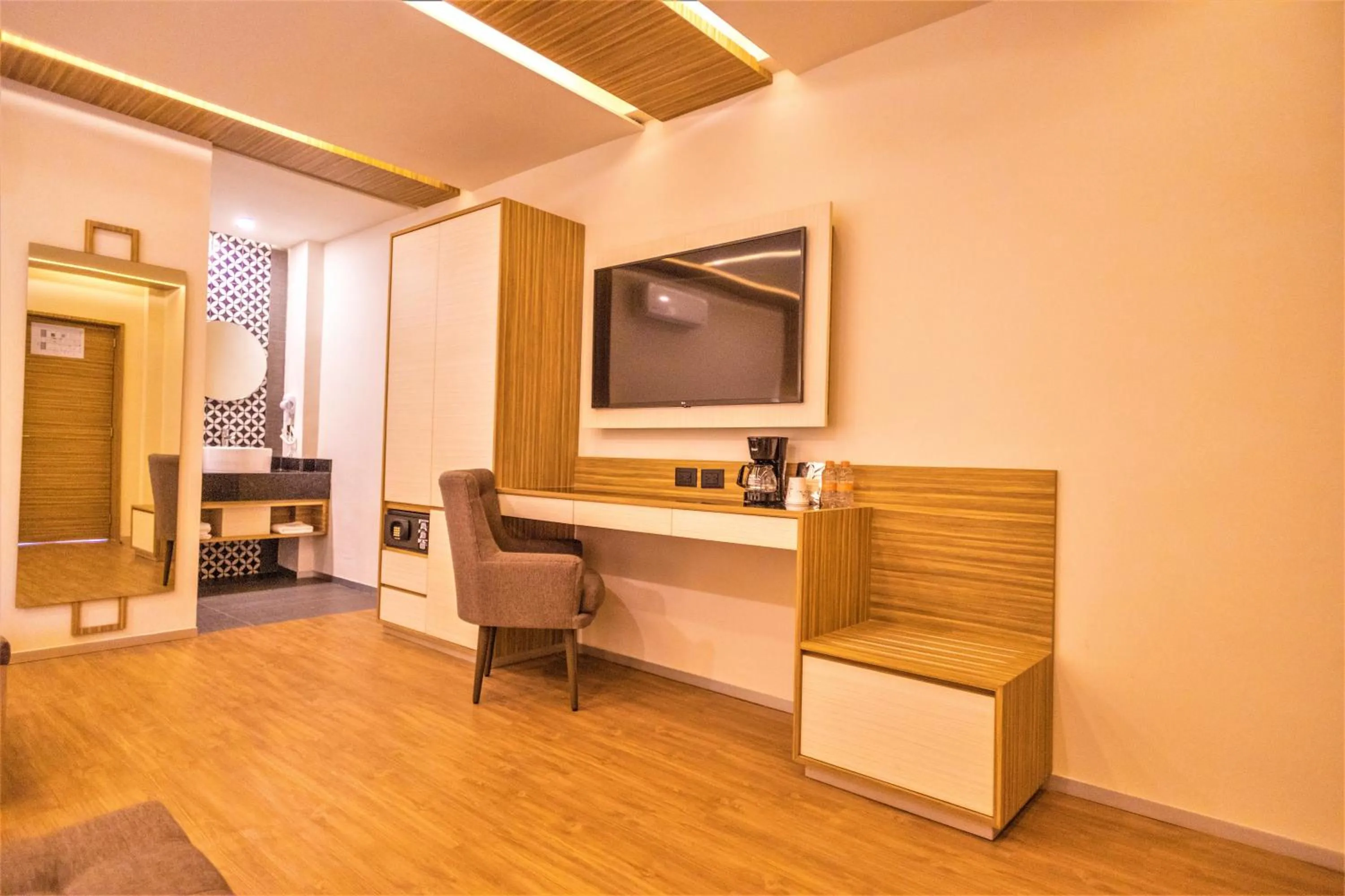 Photo of the whole room in Hotel Plaza by Kavia