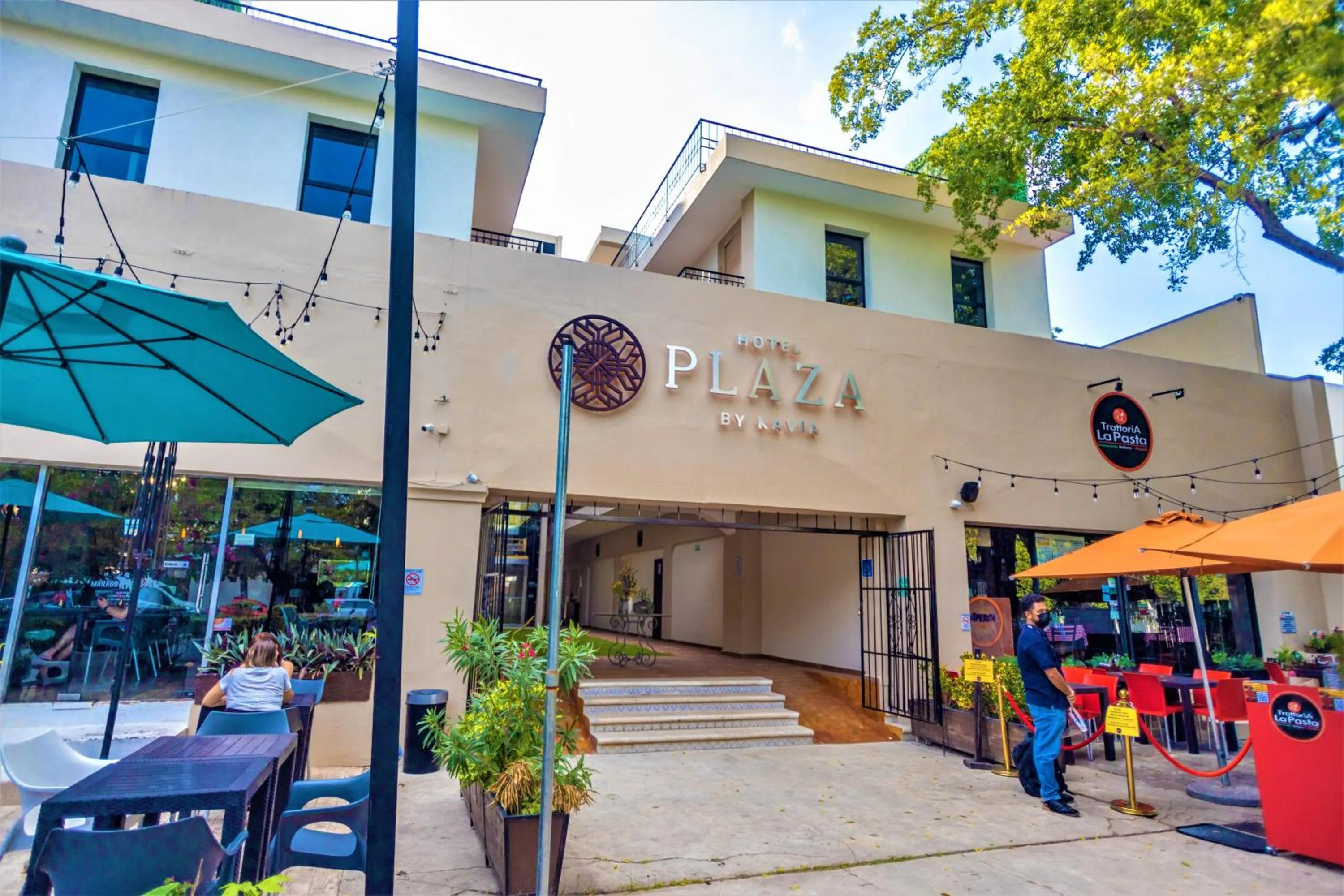 Facade/entrance in Hotel Plaza by Kavia