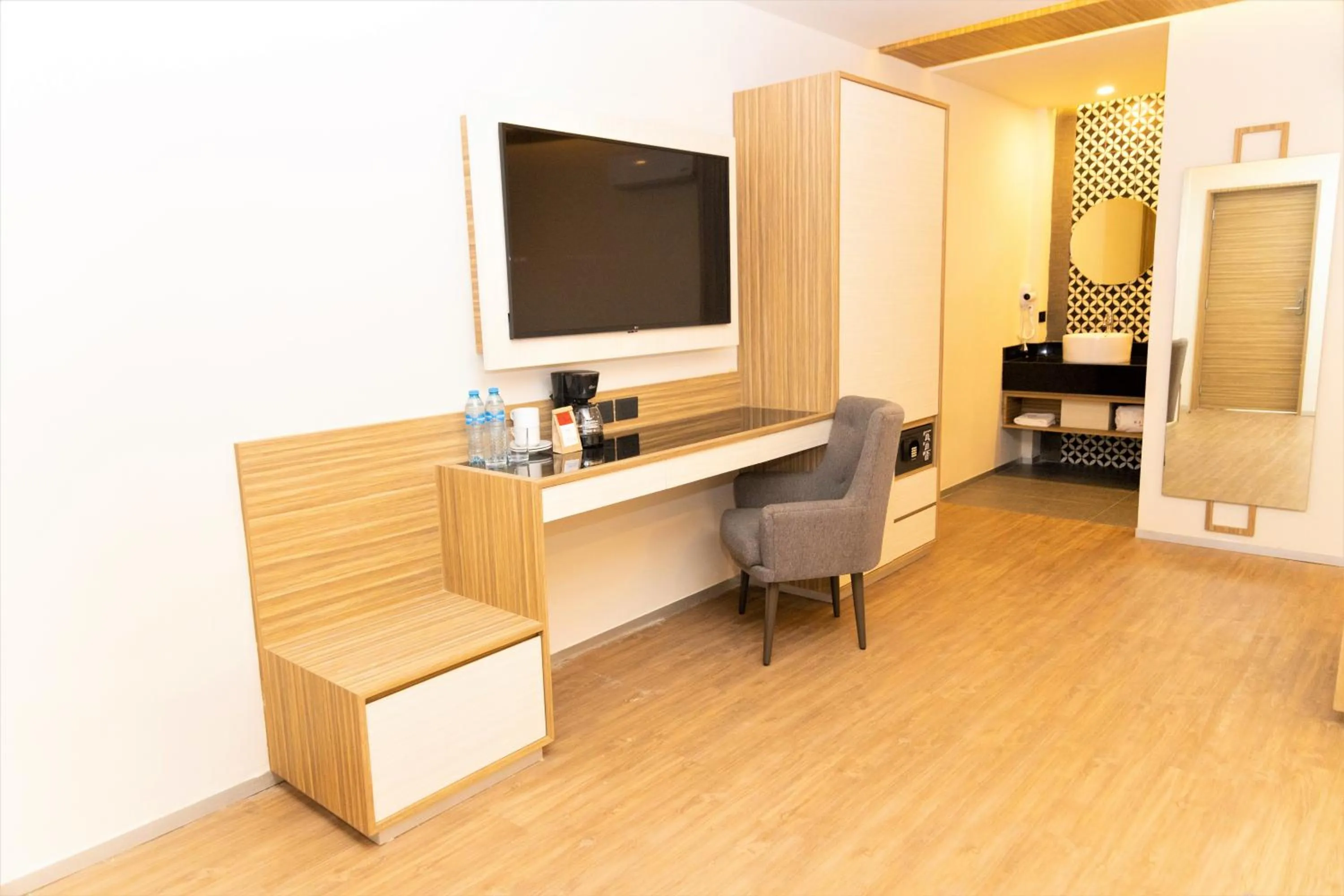 TV and multimedia in Hotel Plaza by Kavia