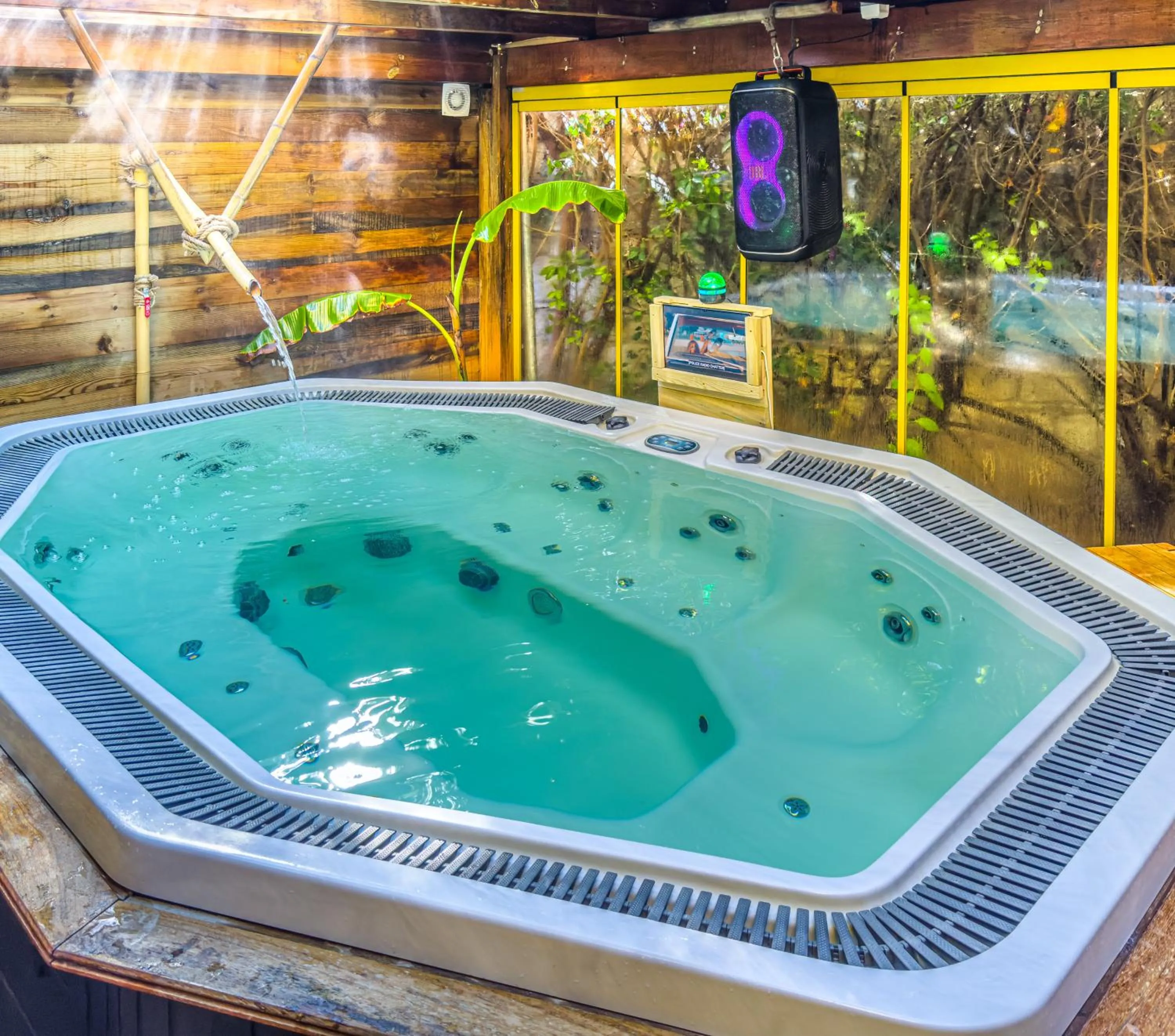 Hot Tub in Banana Alaçatı Food & Stay - Adults Only