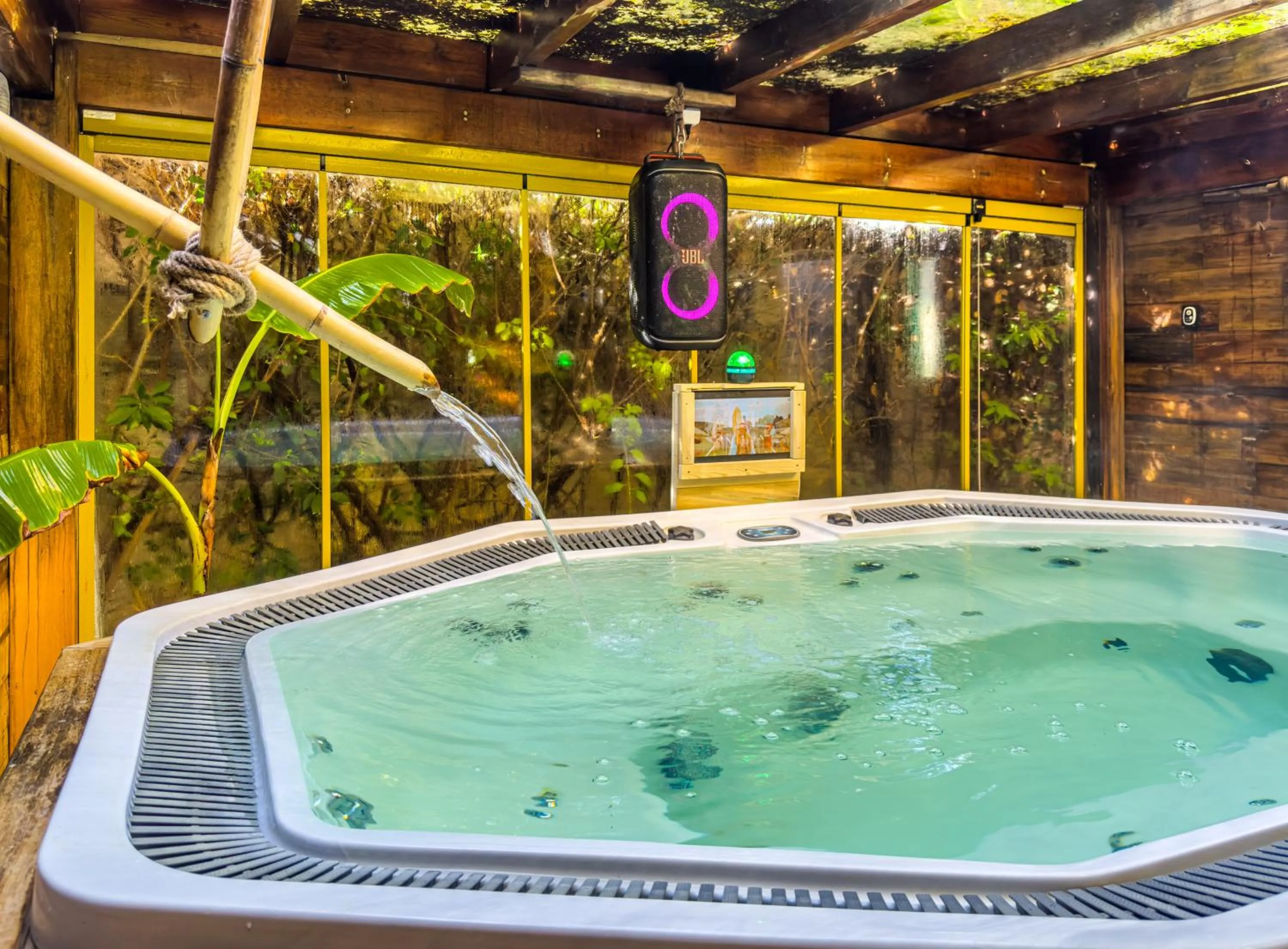 Hot Tub in Banana Alaçatı Food & Stay - Adults Only