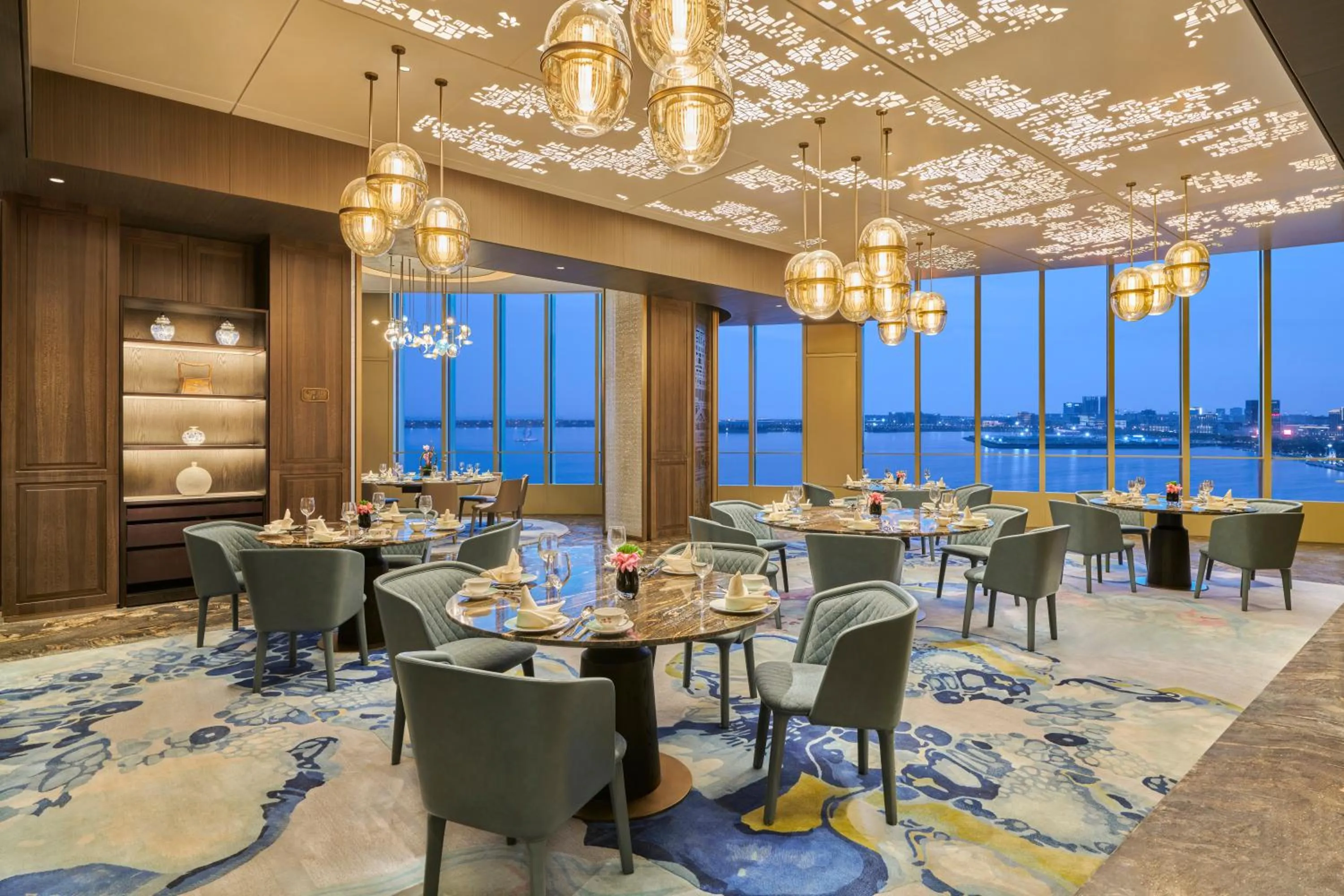 Restaurant/places to eat in Artyzen Lingang Shanghai